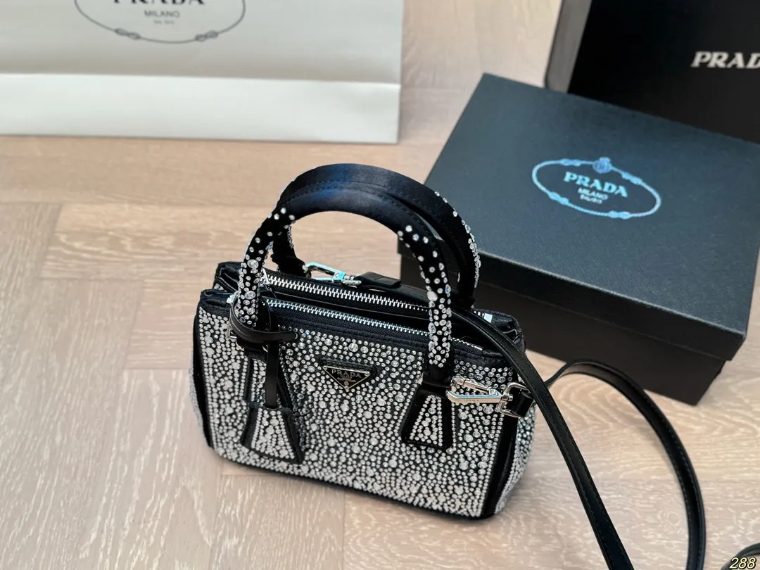 ¥180配盒 普拉达 Prada 满钻包超级满足 颜值超高 集美必入 尺寸: 22 16