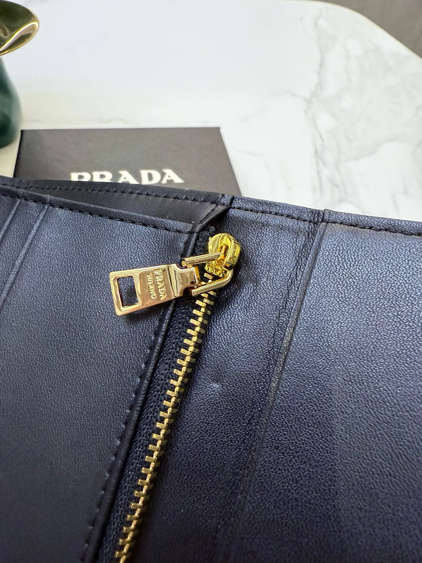 📢📢📢p85 普拉达专柜新款女士钱包 三折款 💕里外牛皮 原版质量做工 小身躯 大容量 👍 超级美哦