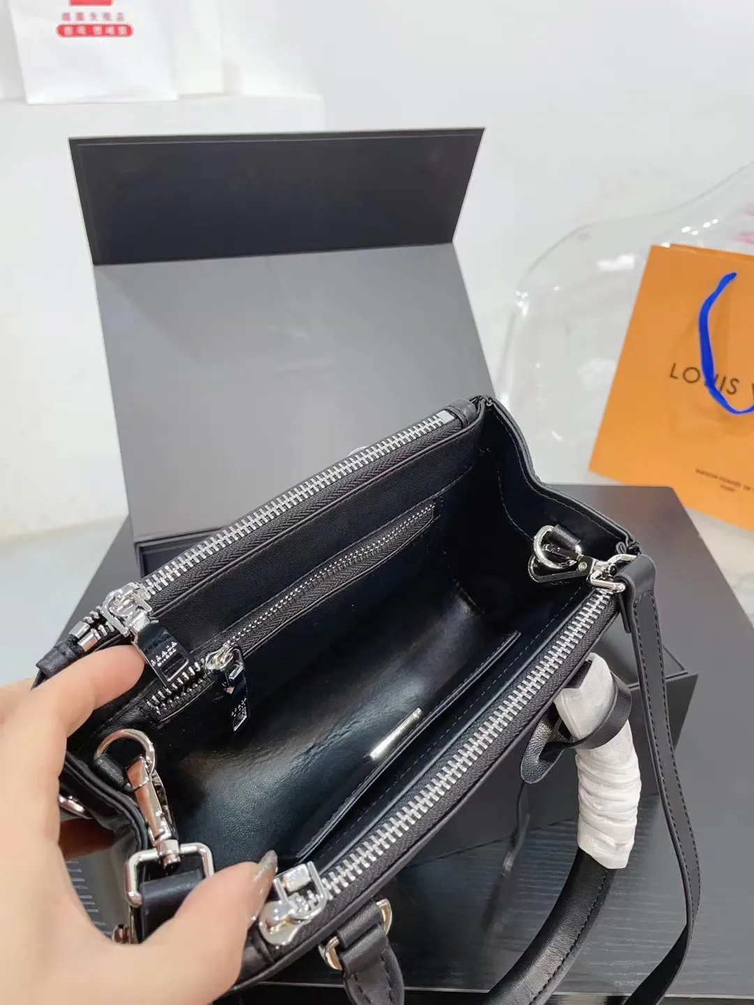 👑💰p175折叠盒 普拉达杀手 皮质材质耐造耐磨 设计简约 包身轻便 日常造不心疼万年长青款 上身酷!时髦! 尺寸:21.9.15