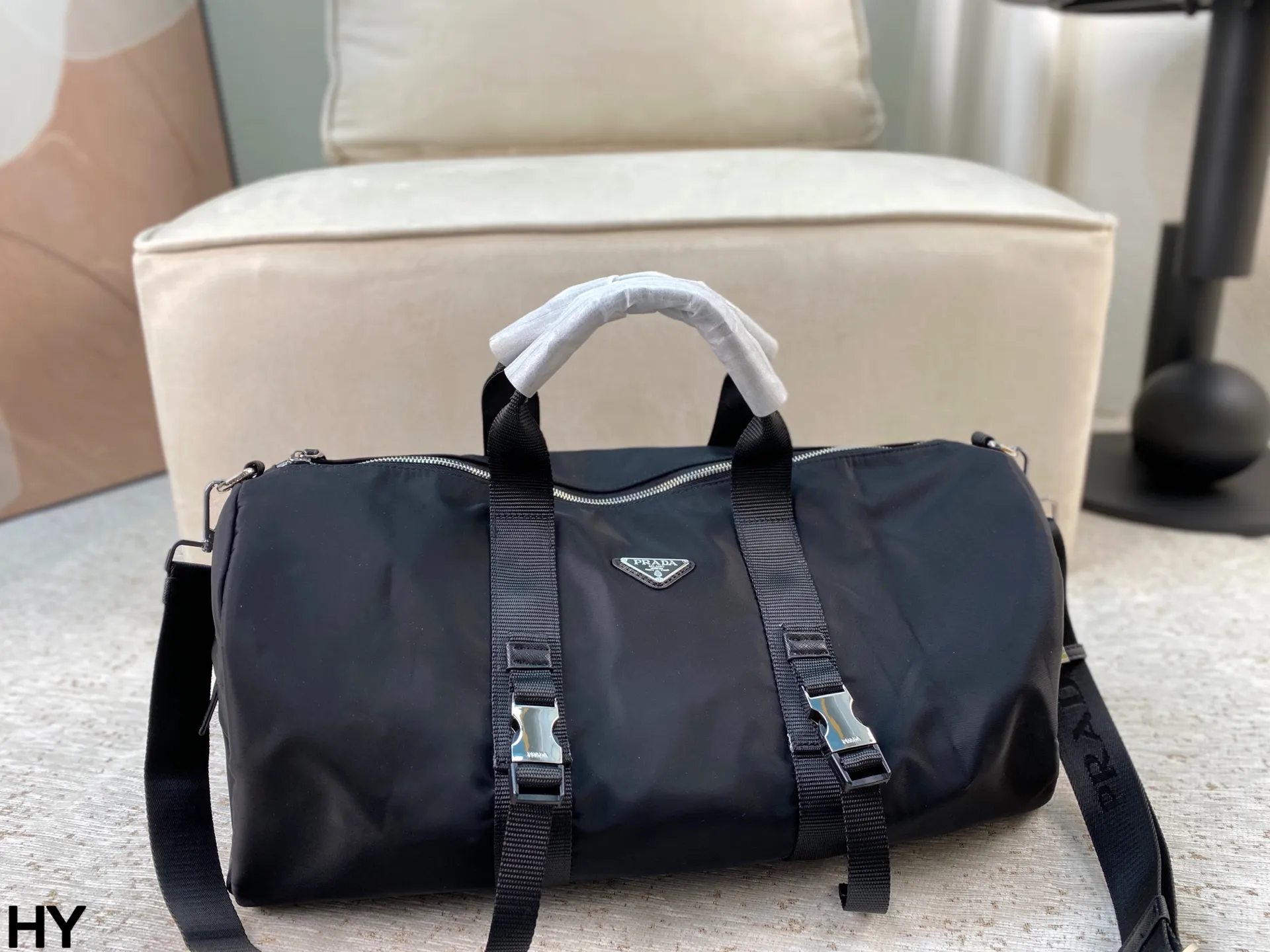 p165 无盒🎁 Prada旅行袋 男女同款 经典尼龙质地便携自重轻 去健身或者旅行都非常适用!尺寸:底50*宽24*高24