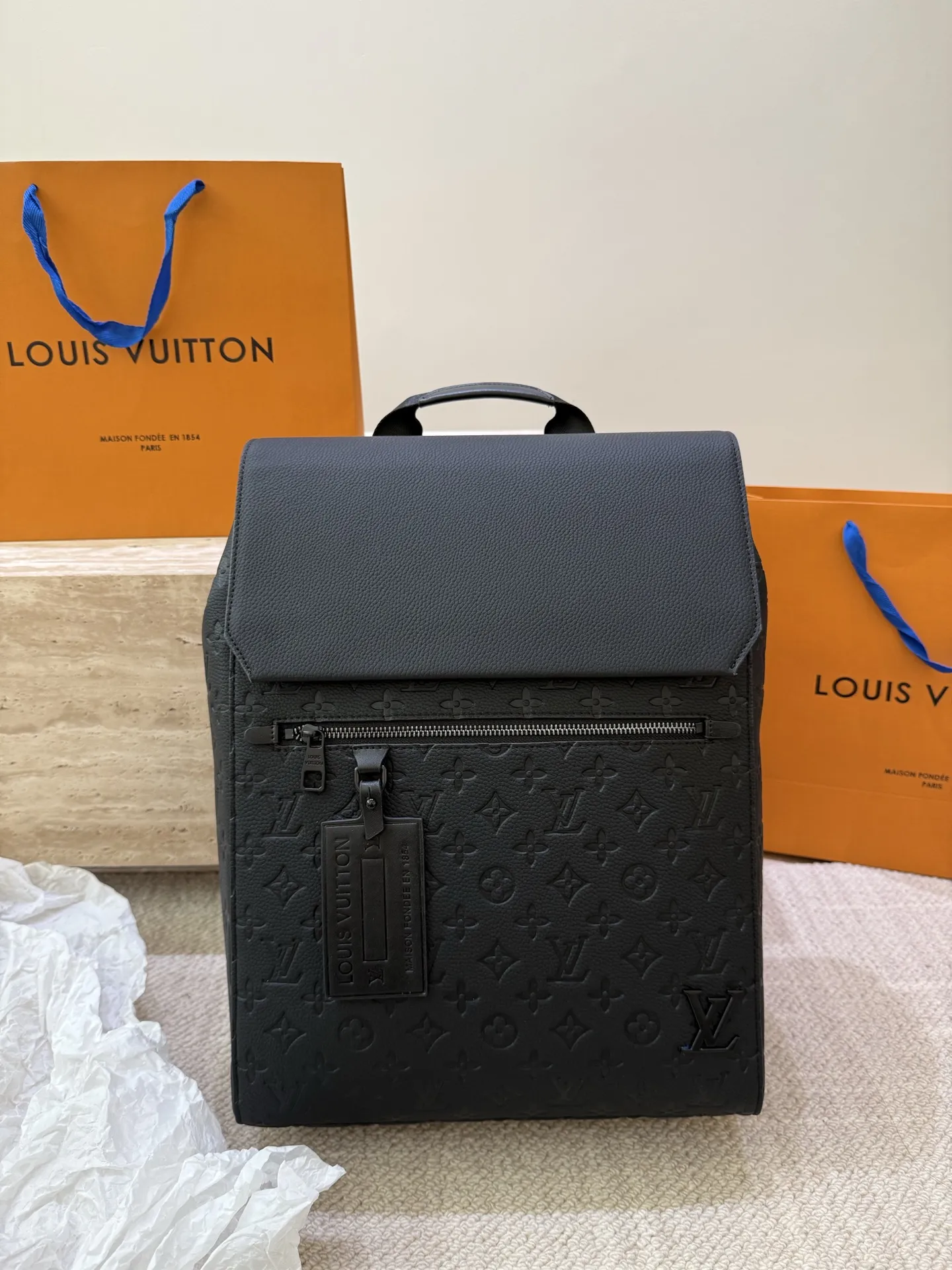 P165 高顔値双肩包/ LV Discovery 百搭通勤经典牛皮双肩包 LV最好看的双 肩包出差旅行必备 休闲商务都可驾驭 容量超大超能装 大热门款个人认为这是一款最合适男士的包包 超级酷 COOL 尺寸 30 40cm