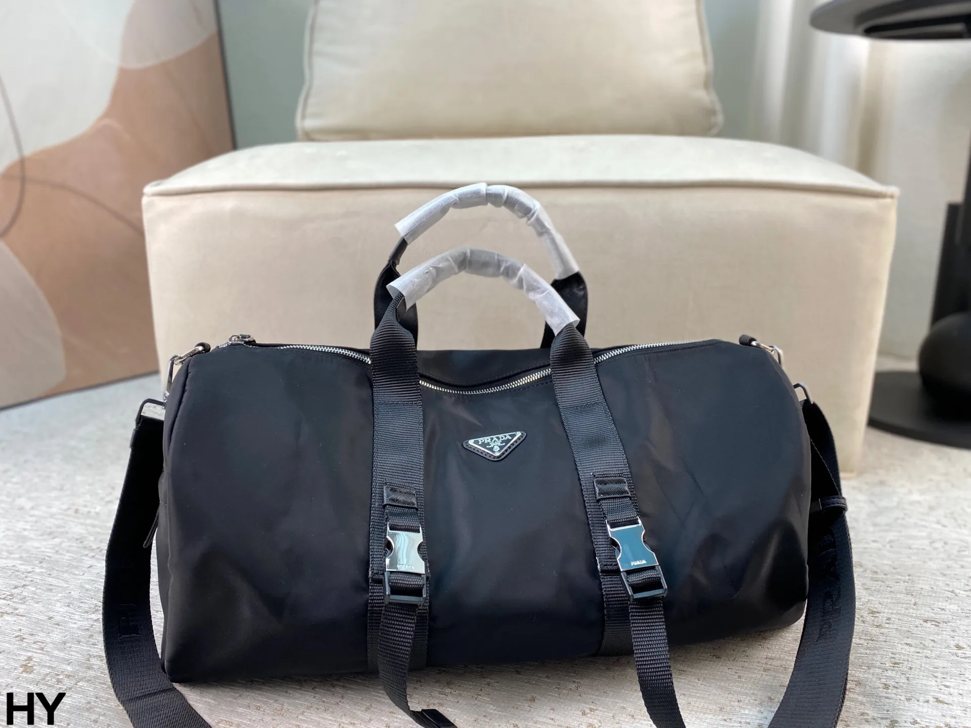 p165 无盒🎁 Prada旅行袋 男女同款 经典尼龙质地便携自重轻 去健身或者旅行都非常适用！尺寸：底50*宽24*高24