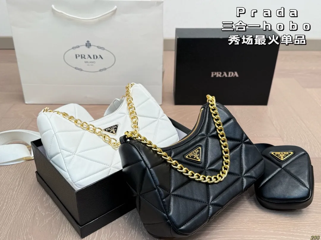 ¥125配盒 Prada 普拉达三合一hobo 肩背包 斜挎 秀场最火单品! 旅行 健身 生活 聚会 街拍 都ok! 很有高级感 时装feel。 尺寸:25 13