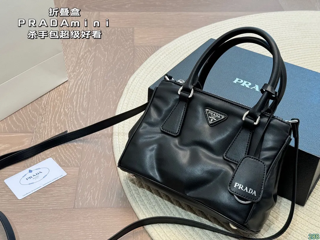 ¥175折叠盒 普拉达PRADA mini杀手包 新款手提包超级好看 经典对未来的展望 时尚百搭 上身又A又飒 尺寸22 16