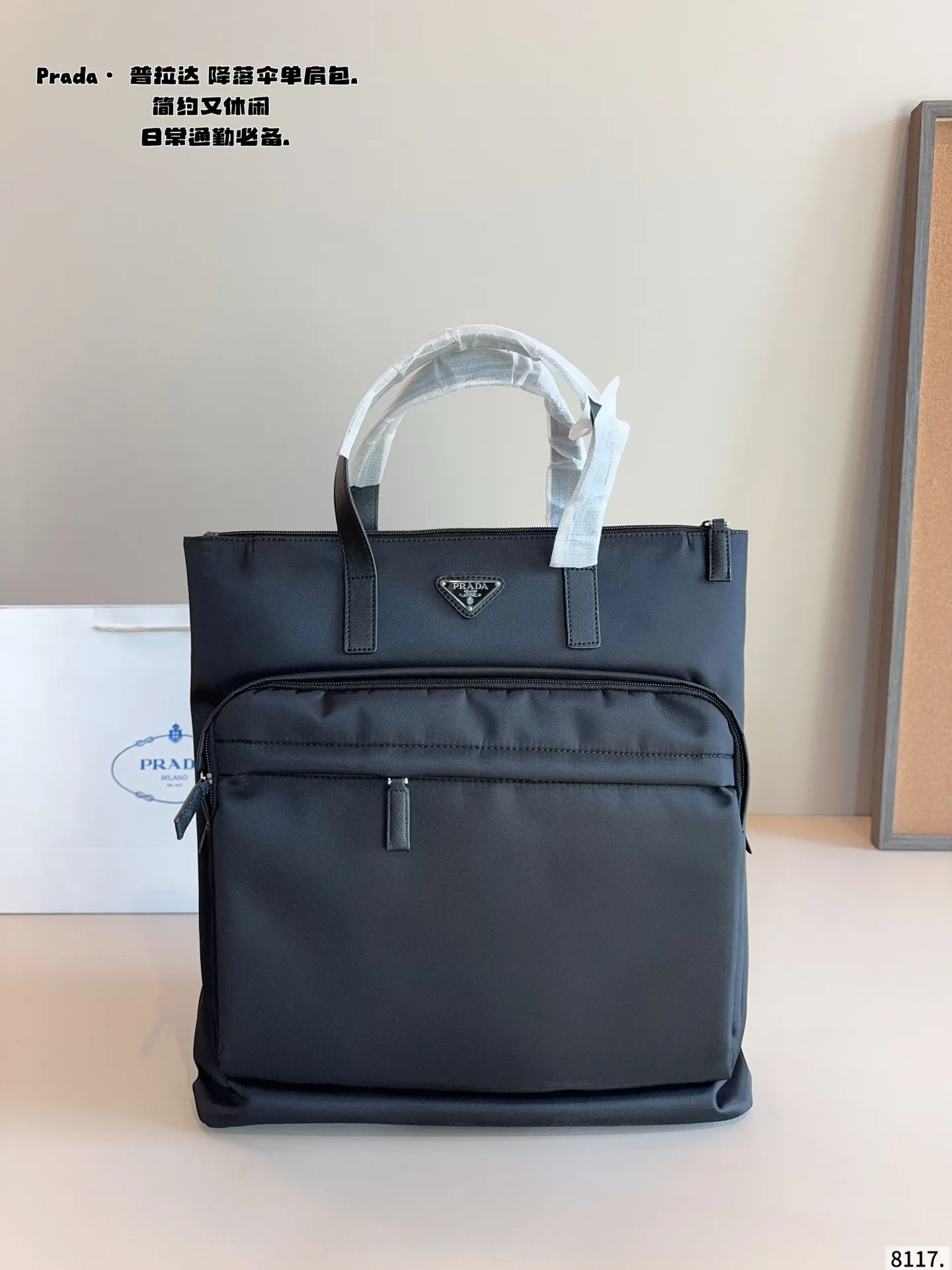 p180 prada普拉达新款 手提单肩包. 尼龙面料.超级柔软的面料 可手提 单肩斜挎 时尚新宠儿 各路明星 网红同款追捧 尺寸:38*4*11cm