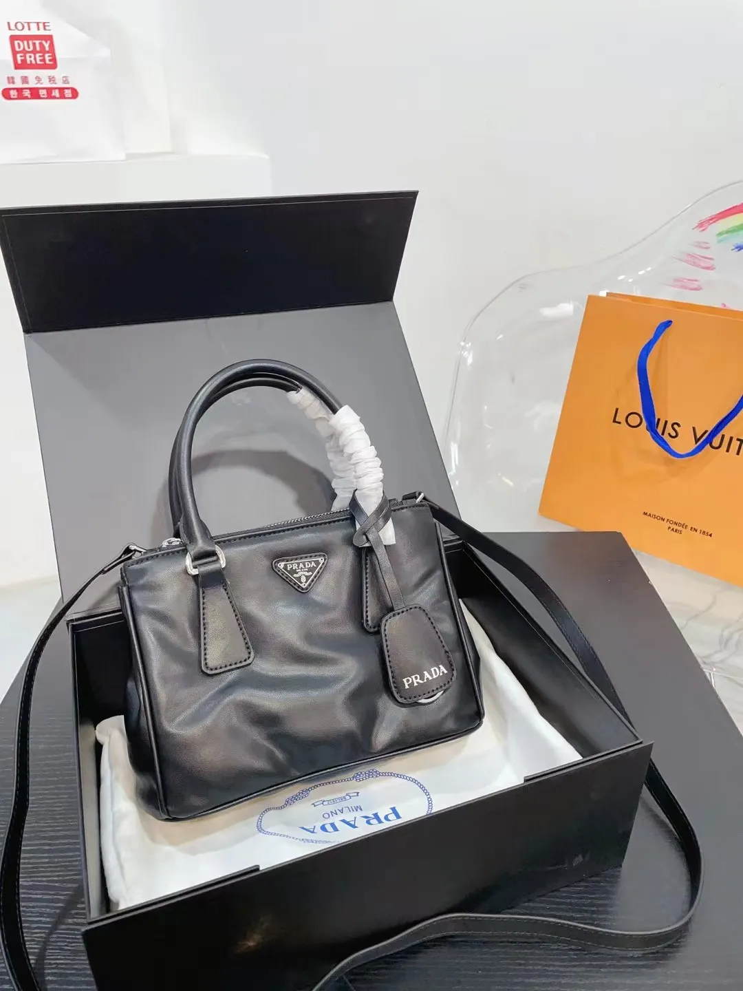 👑💰p175折叠盒 普拉达杀手 皮质材质耐造耐磨 设计简约 包身轻便 日常造不心疼万年长青款 上身酷！时髦！ 尺寸：21.9.15