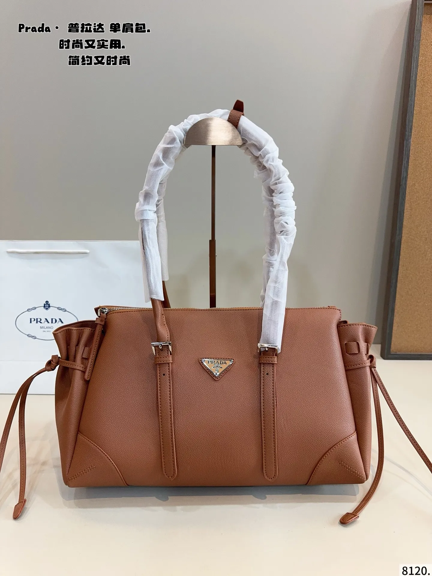p180 普拉达PRADA 新款 中古腋下包. 质感很高级 容量超级大也很耐用 日常出街背它回头率百分百 就是这种随性慵懒感尺寸：38*13*23cm
