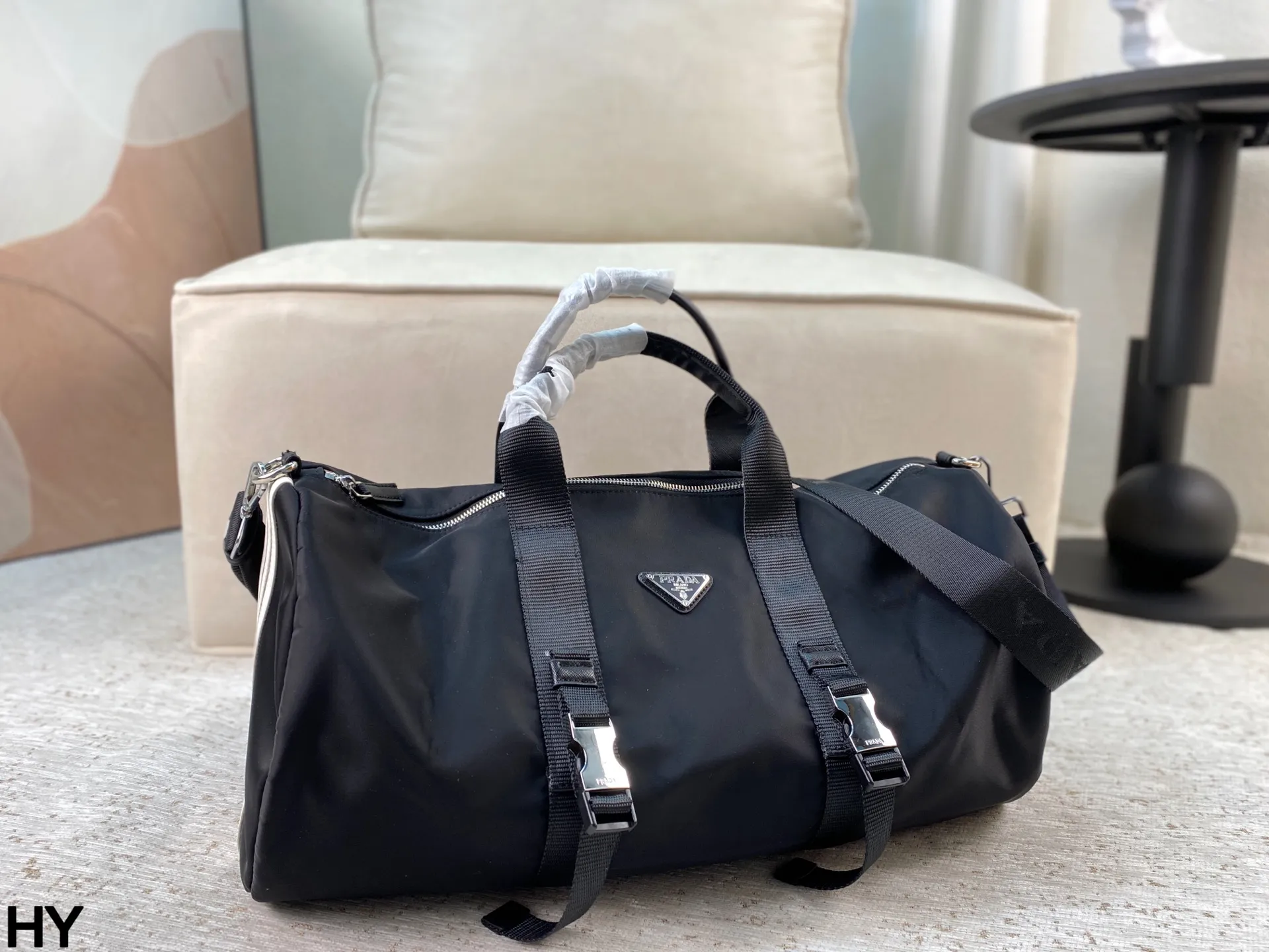 p170 无盒🎁 Prada✖️阿迪联名旅行袋 男女同款 p家经典尼龙质地配上经典三道杠 运动元素拉满 便携自重轻 去健身或者旅行都非常适用!尺寸:底50*宽24*高24