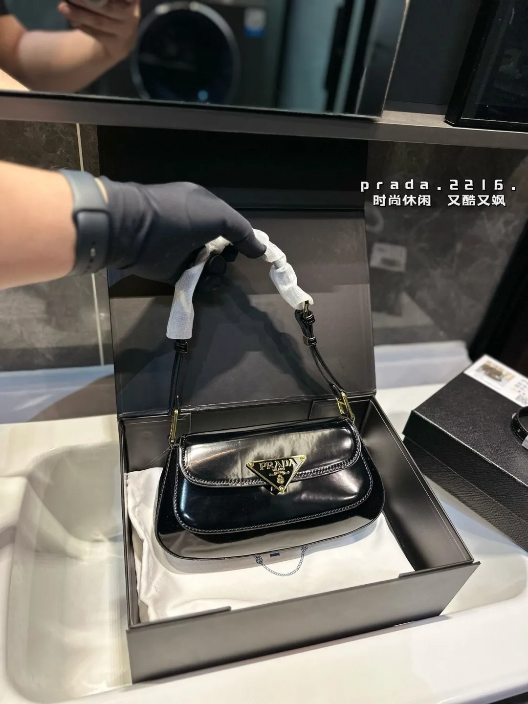 ❤️p120❤️ 普拉达漆皮腋下包 独特的艺术气息 颜值高 集美必入 尺寸25