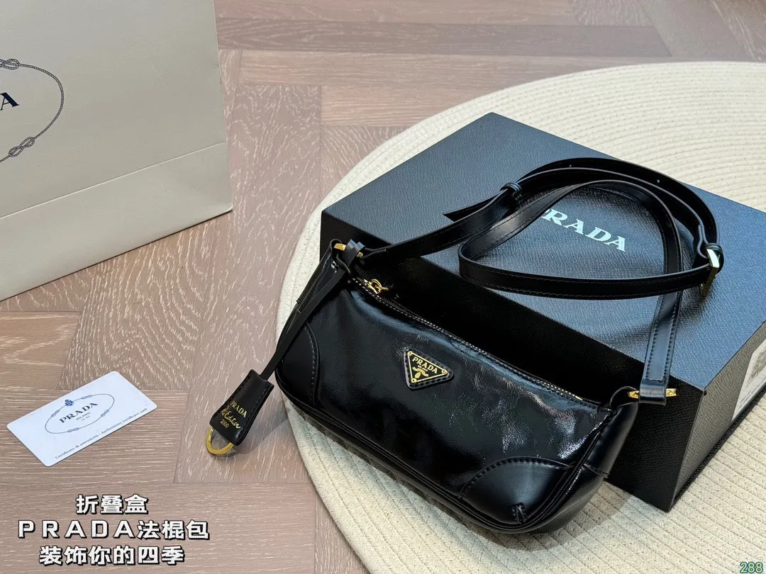 ¥120折叠盒 普拉达PRADA 法棍包 我说这是最美Prada没人反驳吧 这只小可爱谁见谁心动 装饰你的四季 尺寸21 9