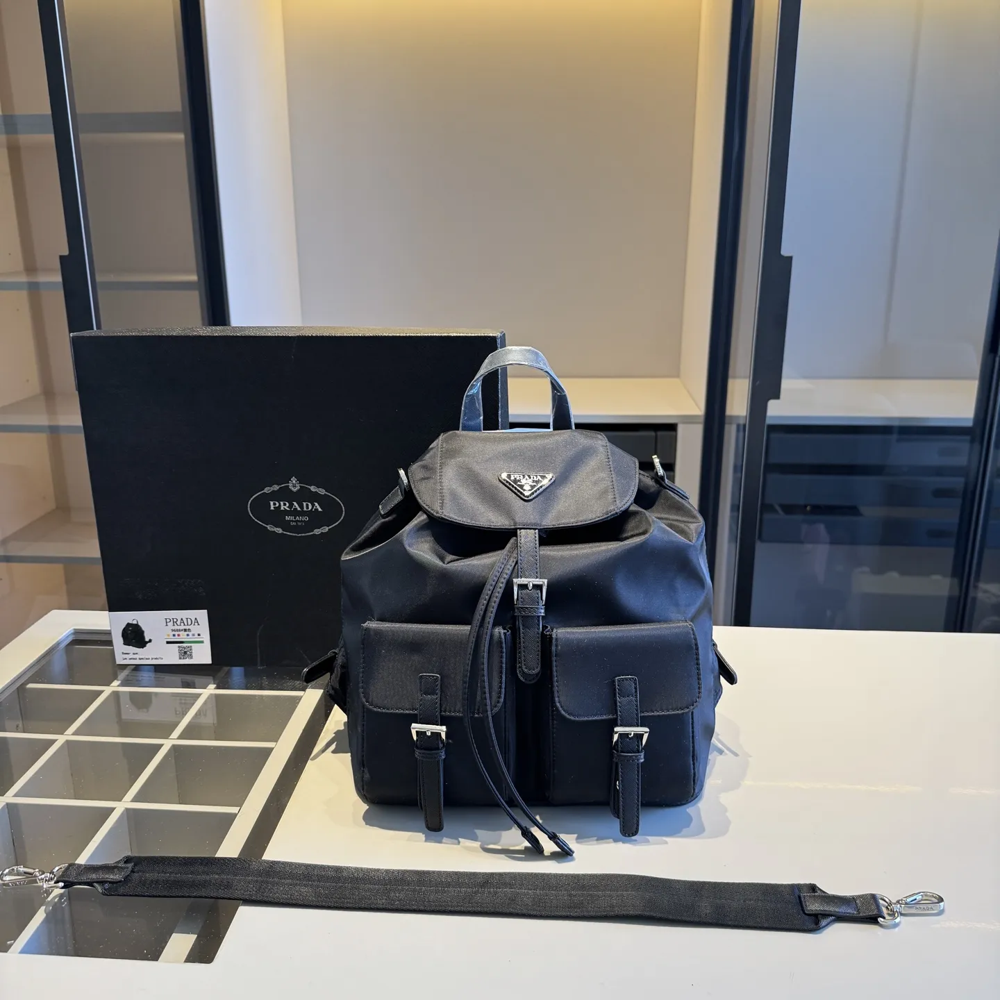 🅿️180✅新品推荐🔜 🔥升级版‼️配长肩带👍Prada普拉达专柜新款双肩包🎒男女通用‼️专柜同款哦👍超大容量~原版顶级五金!品质堪比正品!原版降落伞防水布配牛皮~面料外出轻便实用!旅游首选哦!🎁原版礼盒包装(size:30*33*15)