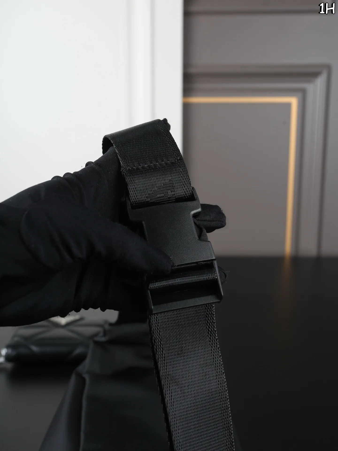 P150 PRADA普拉达 三合一腋下包➕钱包➕腰包 普拉达hobo三角logo徽标拉练再生尼龙拼皮革三合一腋下手提单肩斜挎包 Prada三合一 酷guy出街的王炸单品😎 尺寸:25.5×17/12×9/30×13.5