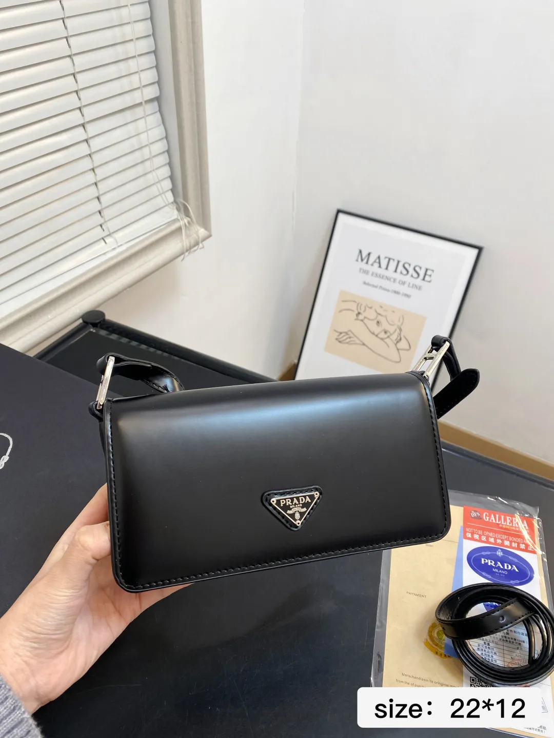 🅿️💰105 配礼盒 尺寸22*12 普拉达 Prada 手提 男女百搭神器 正式休闲皆可 日常通勤无压力 7688