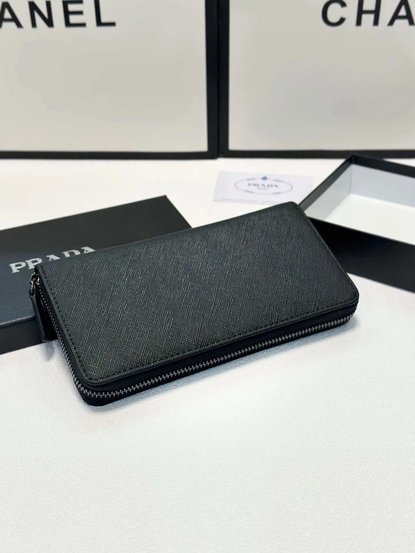 P100🎀🎀颜色 黑🎀尺寸 20x10🎀普拉达爆款十字纹牛皮😈💥原版十字纹牛皮🐂高端品质👍🏻精致车线做工💎值得拥有‼️