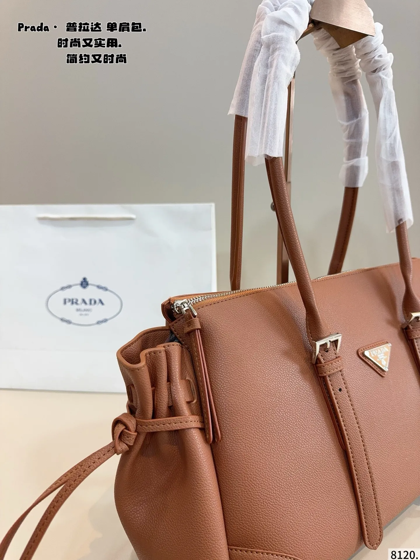 p180 普拉达PRADA 新款 中古腋下包. 质感很高级 容量超级大也很耐用 日常出街背它回头率百分百 就是这种随性慵懒感尺寸：38*13*23cm