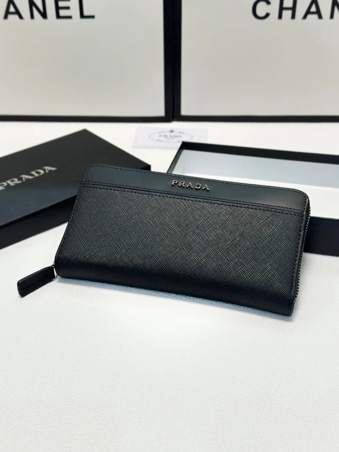 P100🎀🎀颜色 黑🎀尺寸 20x10🎀普拉达爆款十字纹牛皮😈💥原版十字纹牛皮🐂高端品质👍🏻精致车线做工💎值得拥有‼️