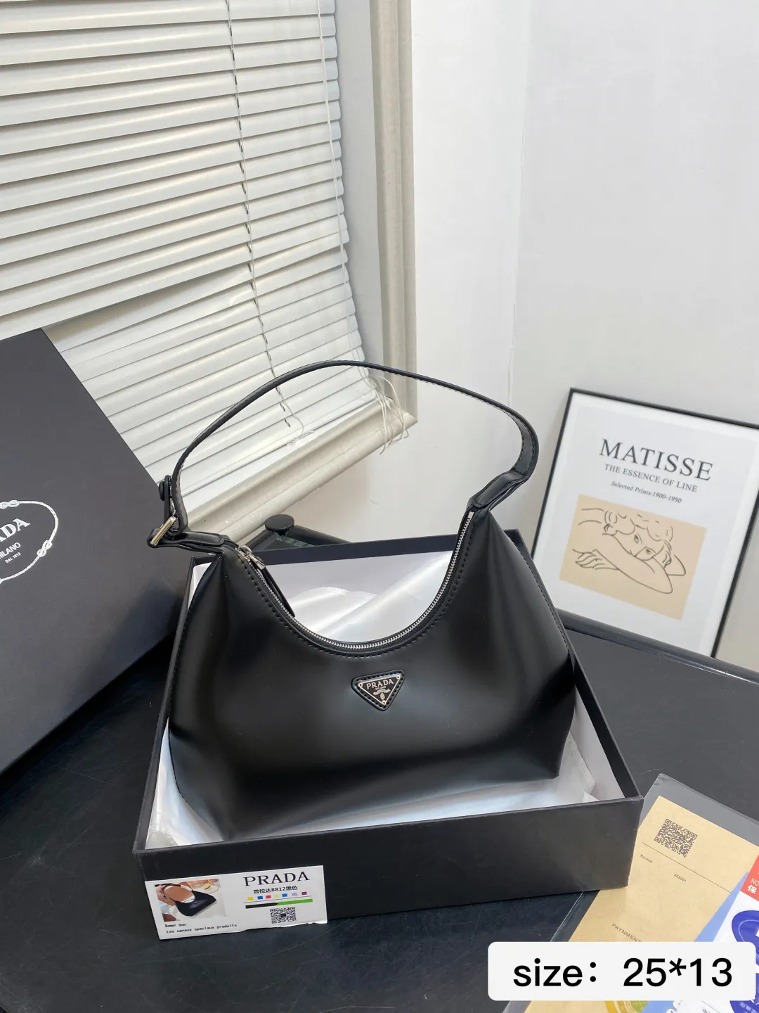 🅿️💰105 配礼盒 尺寸25*13 普拉达 Prada 手提 男女百搭神器 正式休闲皆可 日常通勤无压力 7688