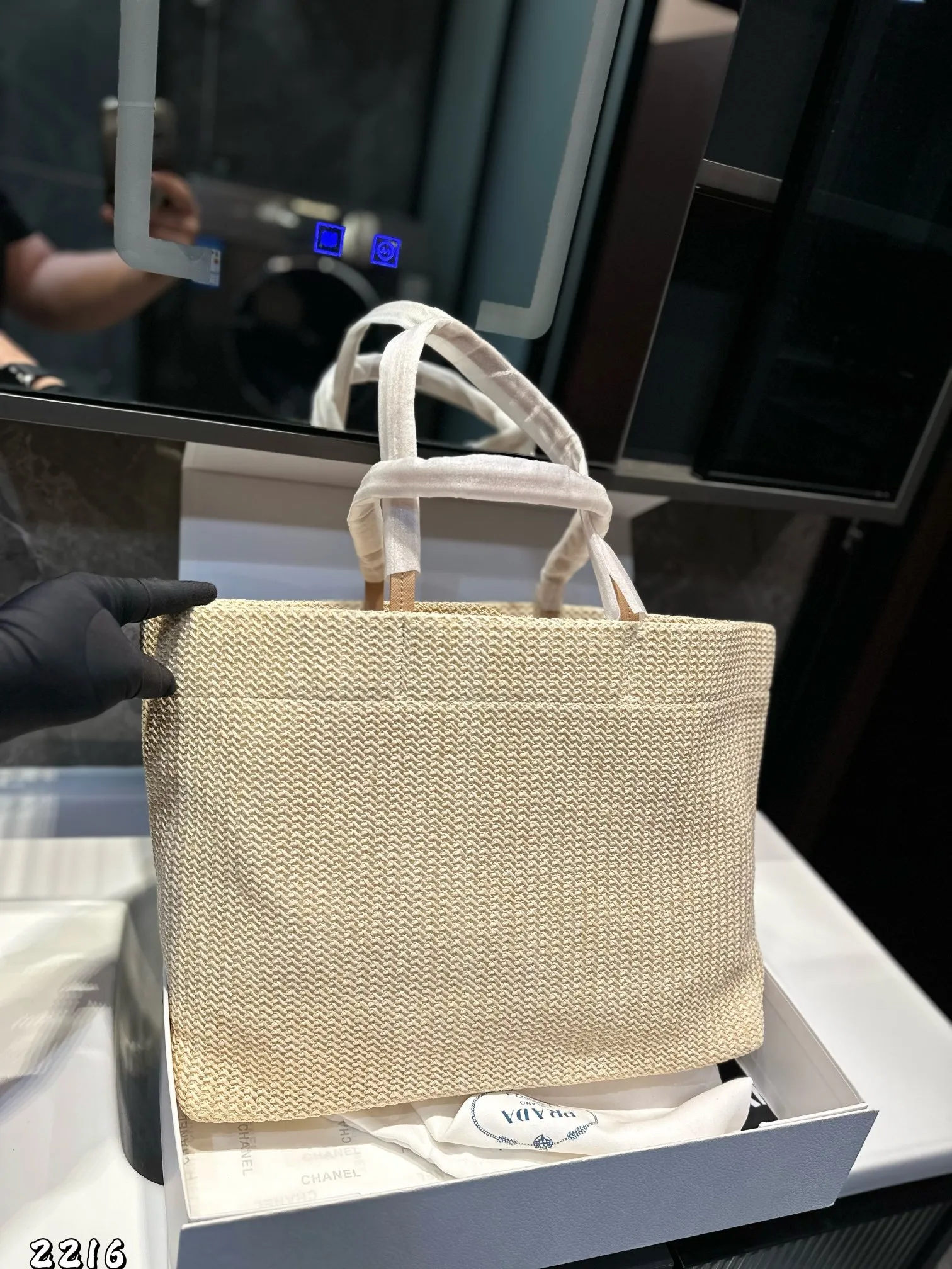 ❤️p135❤️ ✅新品推荐🔜高端货🔥Prada普拉达新款购物袋～托特包👍高端货！超大容量！各大明星追捧的爆款～棕榈叶和牛皮编织而成‼️采用最好的五金配件！经典logo！（size：39*29*16 上口49）