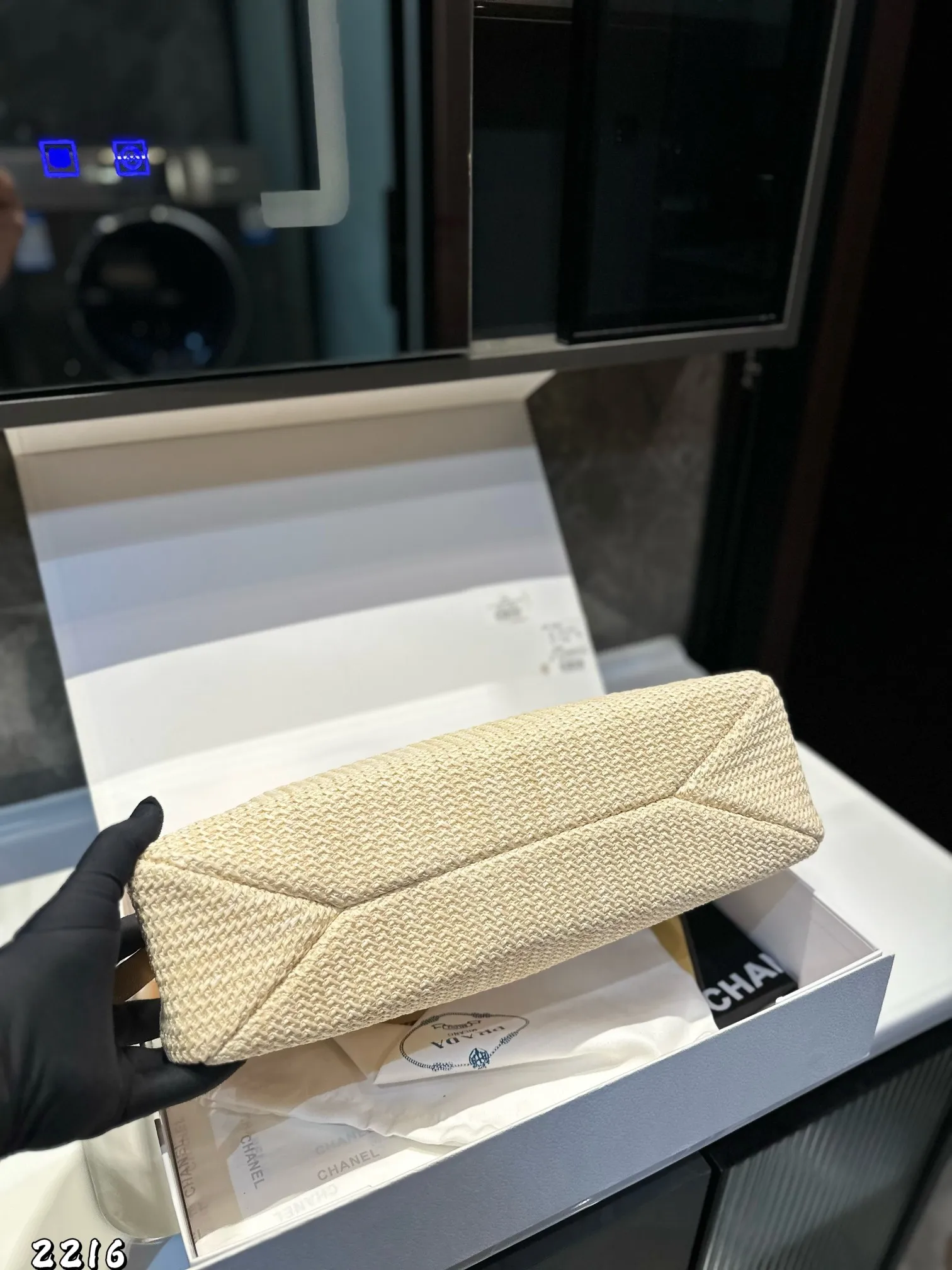 ❤️p160❤️ ✅新品推荐🔜高端货🔥Prada普拉达新款编织腋下包👍高端货！大容量！各大明星追捧的爆款～棕榈叶和牛皮编织而成‼️采用最好的五金配件！（size：40*23*11）