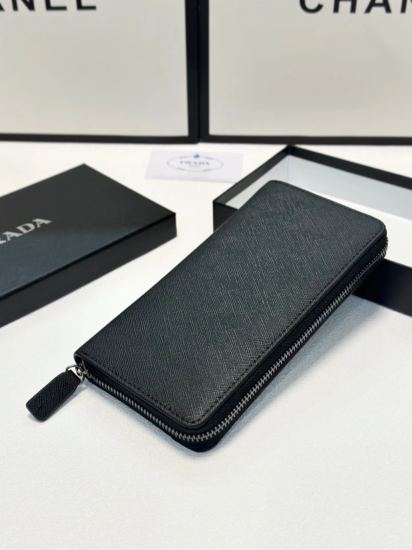 P100🎀🎀颜色 黑🎀尺寸 20x10🎀普拉达爆款十字纹牛皮😈💥原版十字纹牛皮🐂高端品质👍🏻精致车线做工💎值得拥有‼️