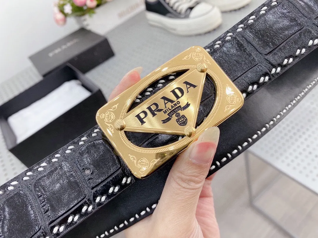 P220❤ 普拉达 进口原版皮❤❤鳄鱼🐊肚 双面可用[强]牛逼质量[呲牙]独一无二复制.搭配不同风格 精钢扣电镀 不褪色💎💎明星大咖追捧的典范😱带身宽度3.8厘米(附带原版包装)