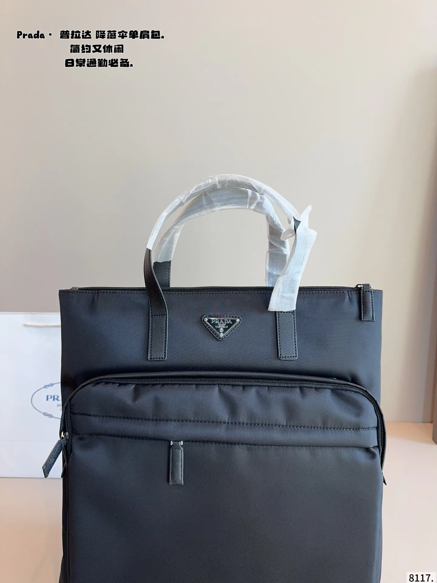 p180 prada普拉达新款 手提单肩包. 尼龙面料.超级柔软的面料 可手提 单肩斜挎 时尚新宠儿 各路明星 网红同款追捧 尺寸:38*4*11cm