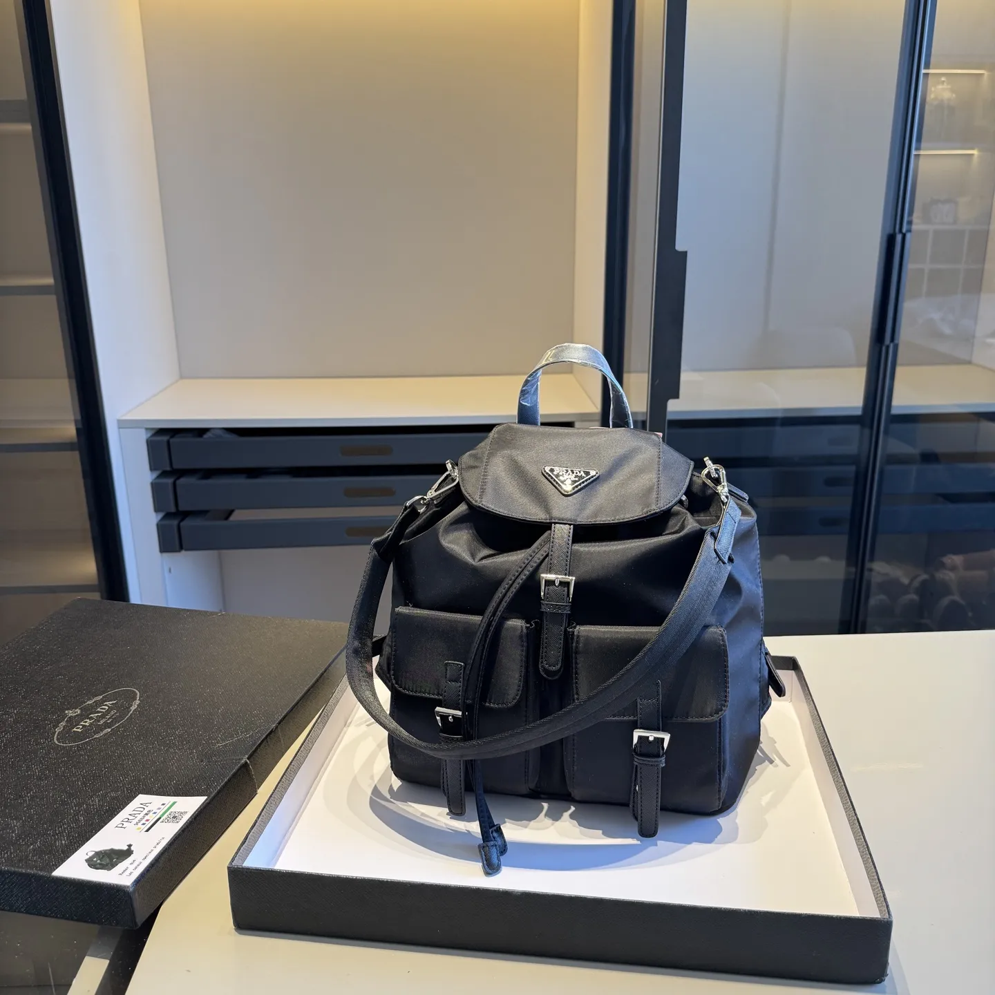 🅿️180✅新品推荐🔜 🔥升级版‼️配长肩带👍Prada普拉达专柜新款双肩包🎒男女通用‼️专柜同款哦👍超大容量~原版顶级五金!品质堪比正品!原版降落伞防水布配牛皮~面料外出轻便实用!旅游首选哦!🎁原版礼盒包装(size:30*33*15)