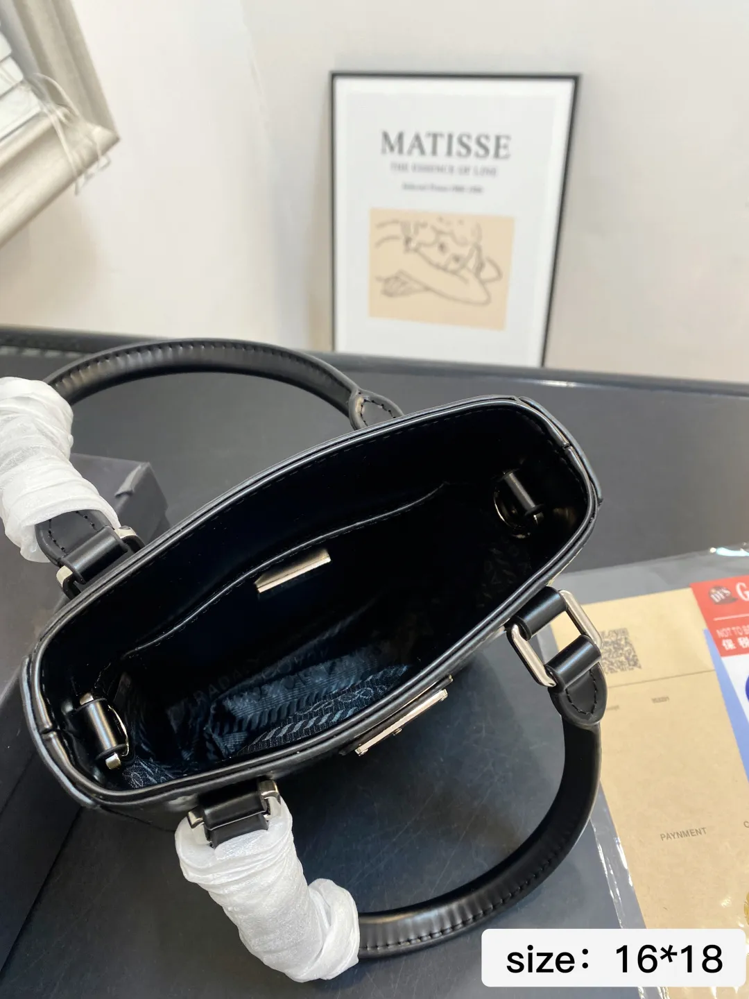 🅿️💰105 配礼盒 尺寸16*18 普拉达 Prada 手提 男女百搭神器 正式休闲皆可 日常通勤无压力 7688