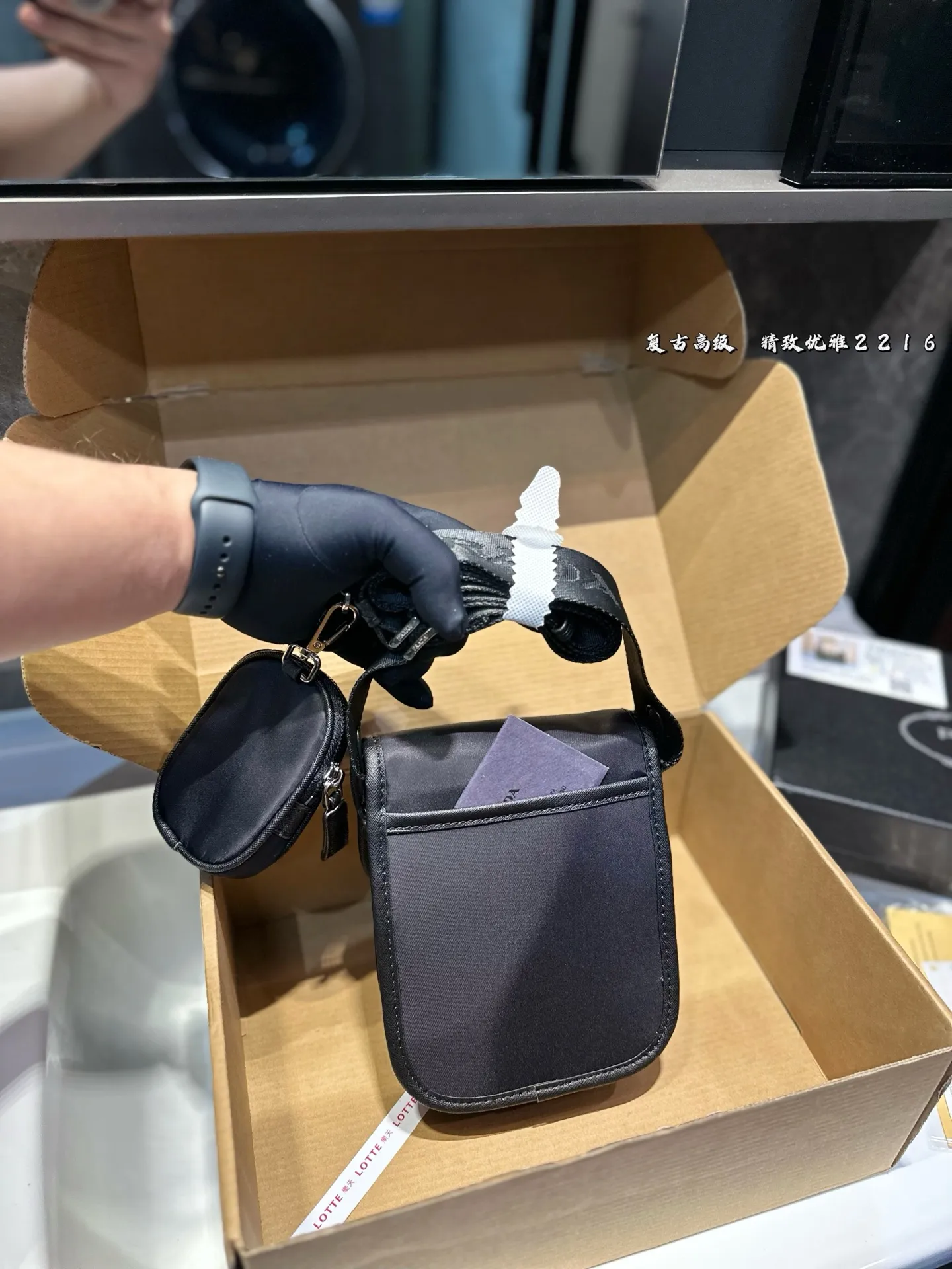 ❤️p125❤️ 普拉达Prada尼龙包 在时尚中增加柔美感 颜值真的绝绝子 谁看能不心动呢✨ 尺寸 13 18