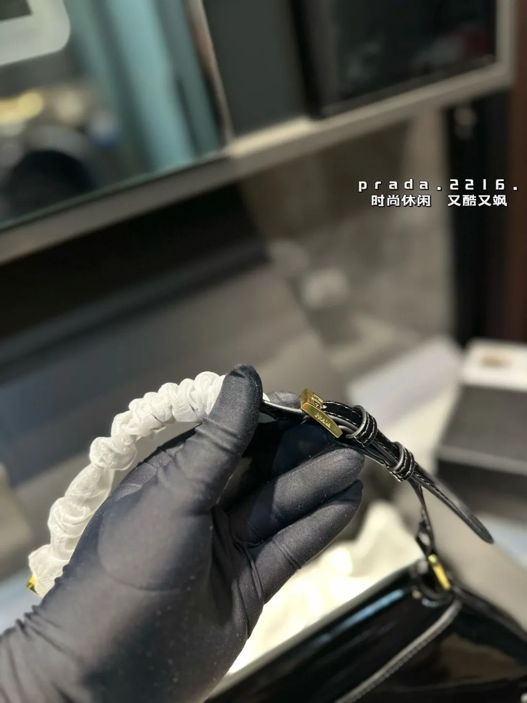 ❤️p120❤️ 普拉达漆皮腋下包 独特的艺术气息 颜值高 集美必入 尺寸25