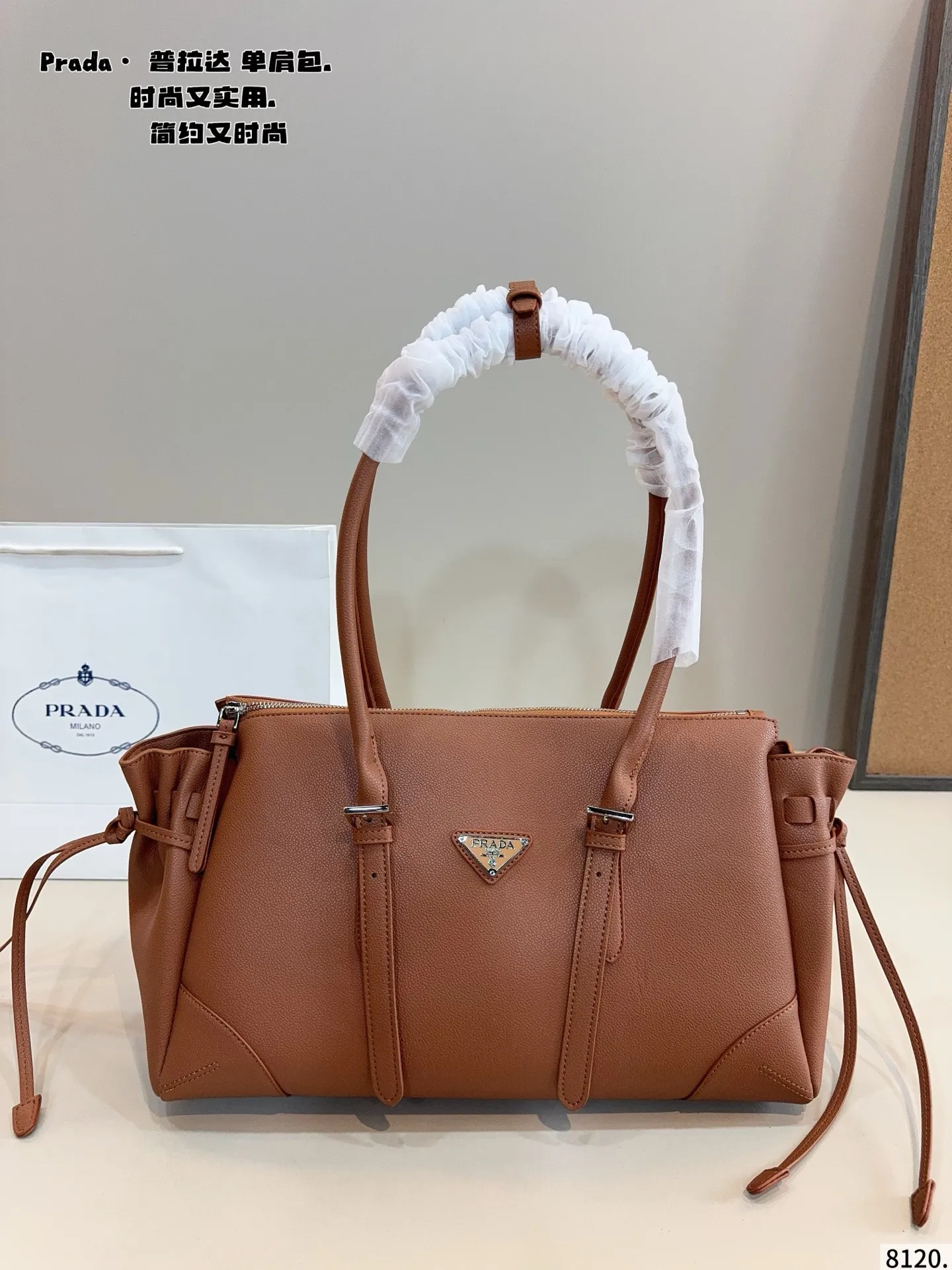 p180 普拉达PRADA 新款 中古腋下包. 质感很高级 容量超级大也很耐用 日常出街背它回头率百分百 就是这种随性慵懒感尺寸:38*13*23cm