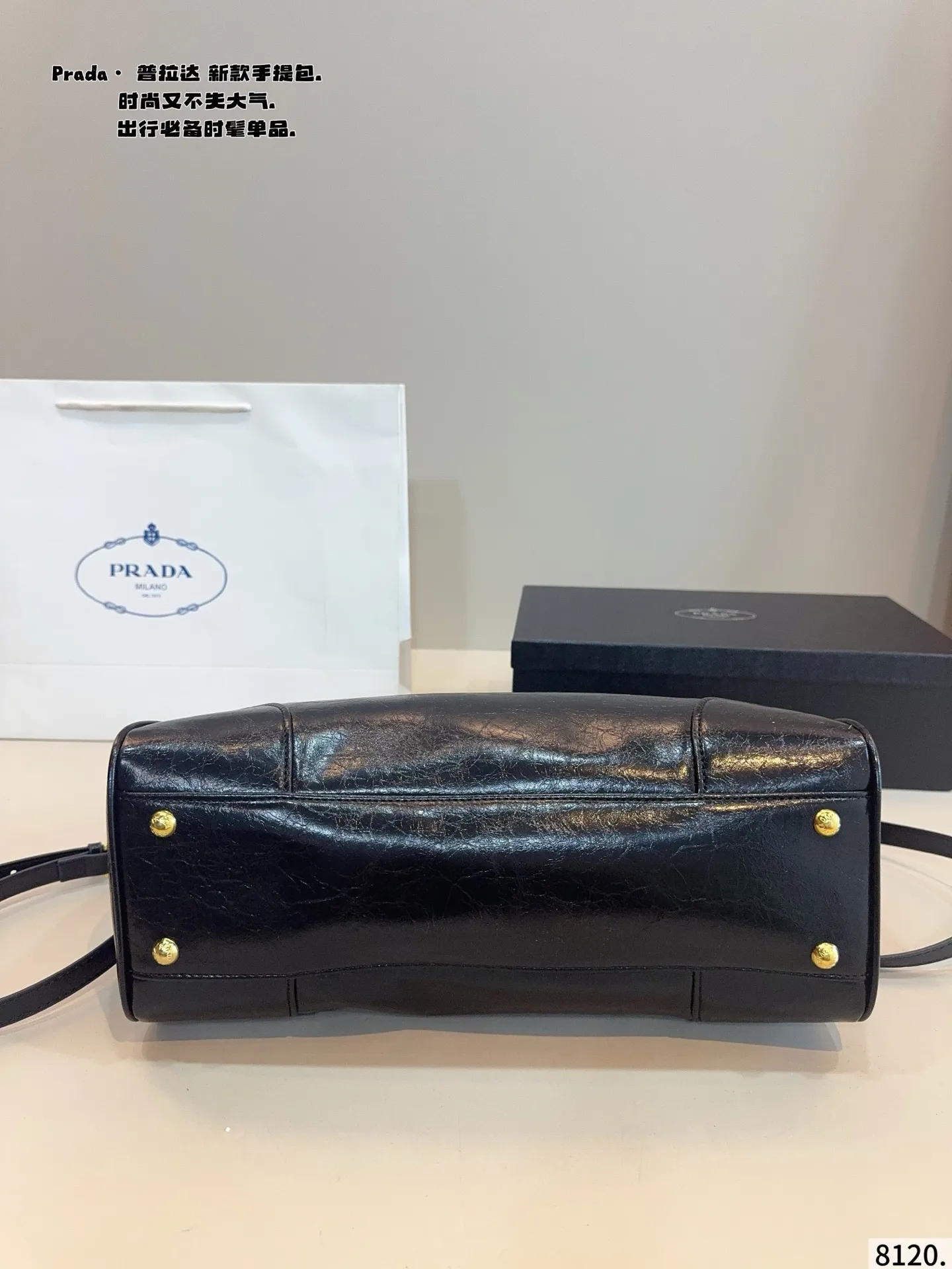 p190配礼盒🎁. prada 普拉达 这只包真的太美了!、 又是心动购物袋的一天 上身满满的高级感! 日常通勤必备哦!尺寸:35*14*24cm