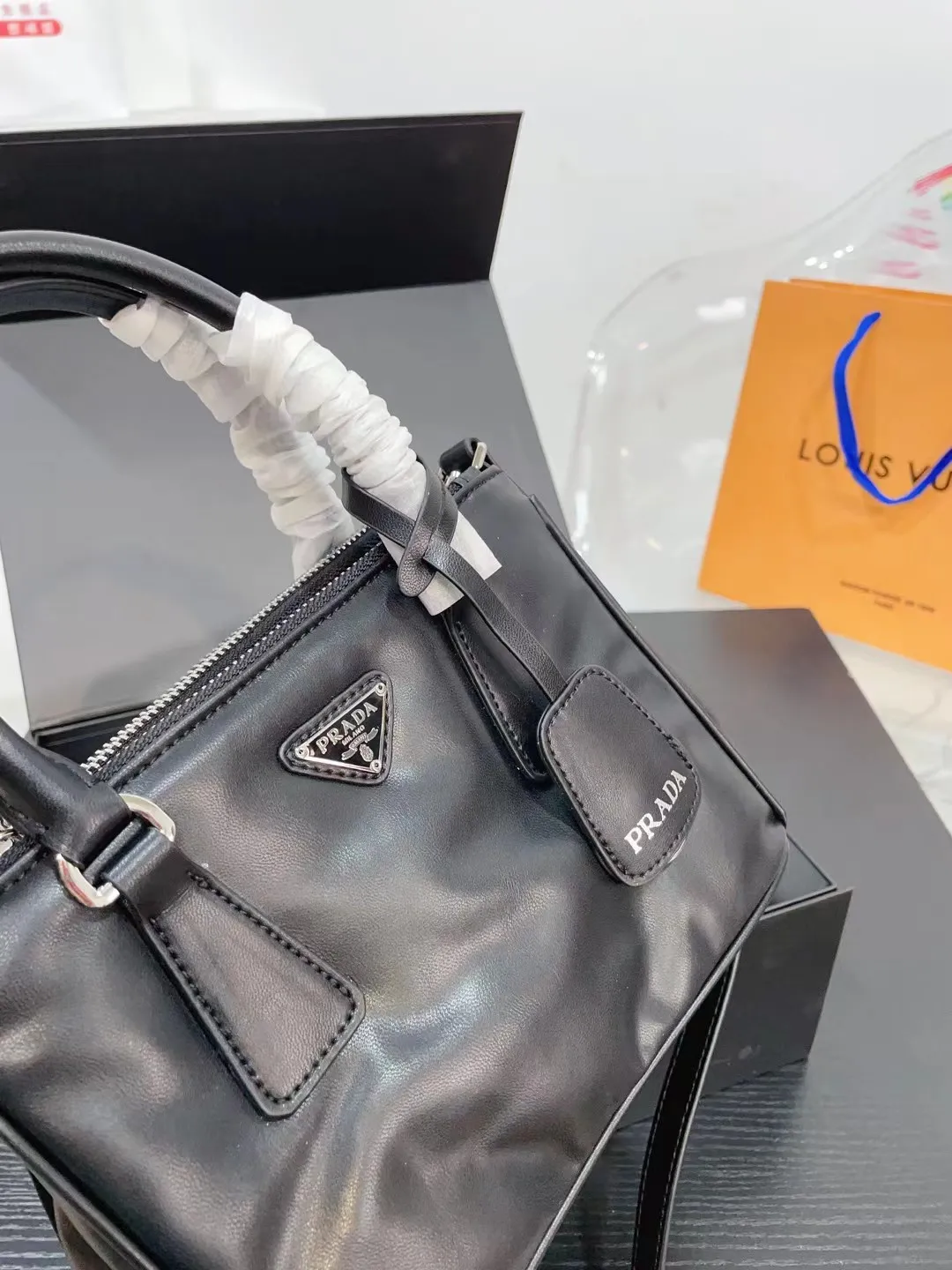 👑💰p175折叠盒 普拉达杀手 皮质材质耐造耐磨 设计简约 包身轻便 日常造不心疼万年长青款 上身酷!时髦! 尺寸:21.9.15