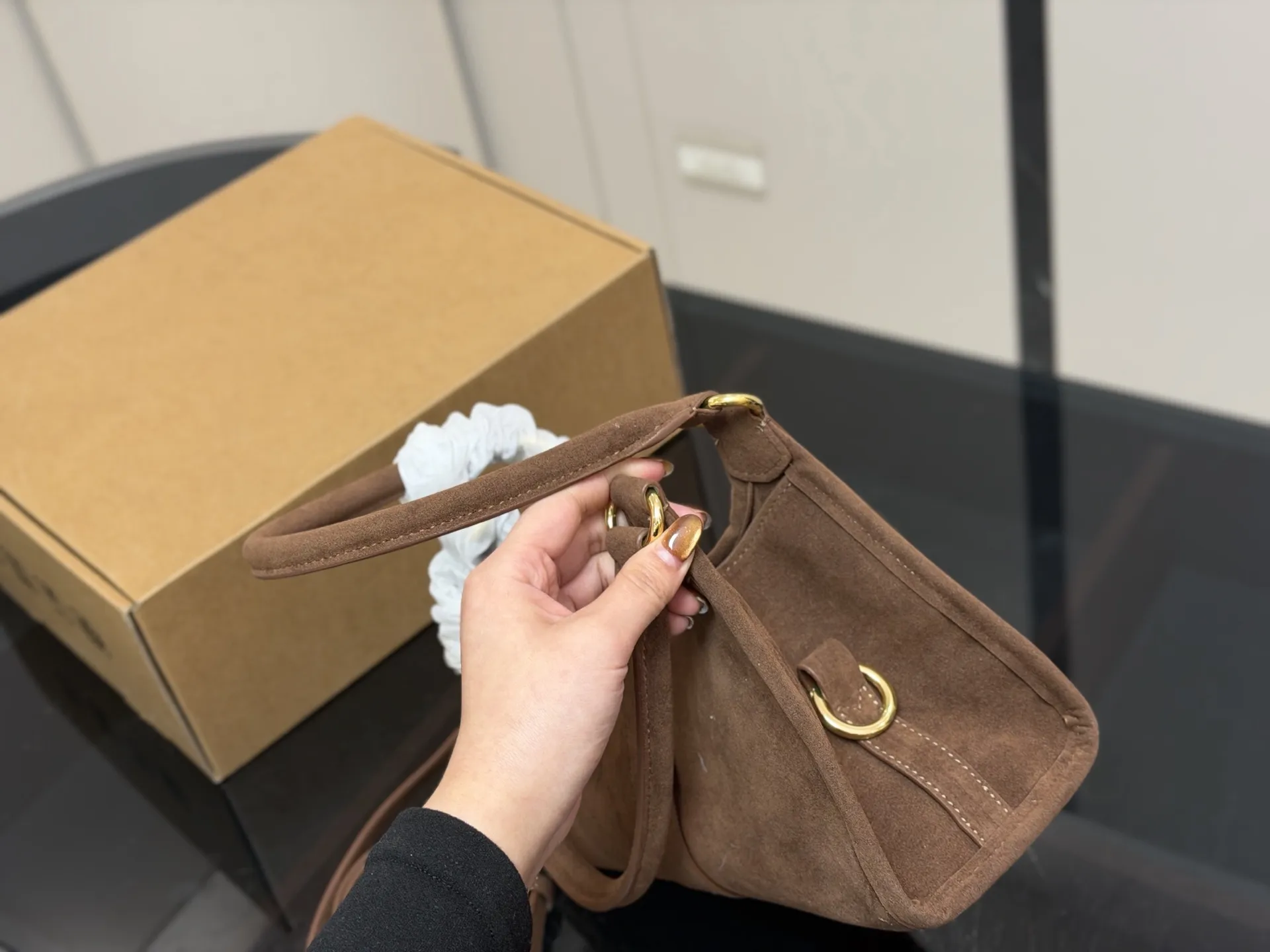 ¥170 size:26.18cm 普拉达 hobo中古腋下包 多了一份随意和简单, 完全的时尚百搭!