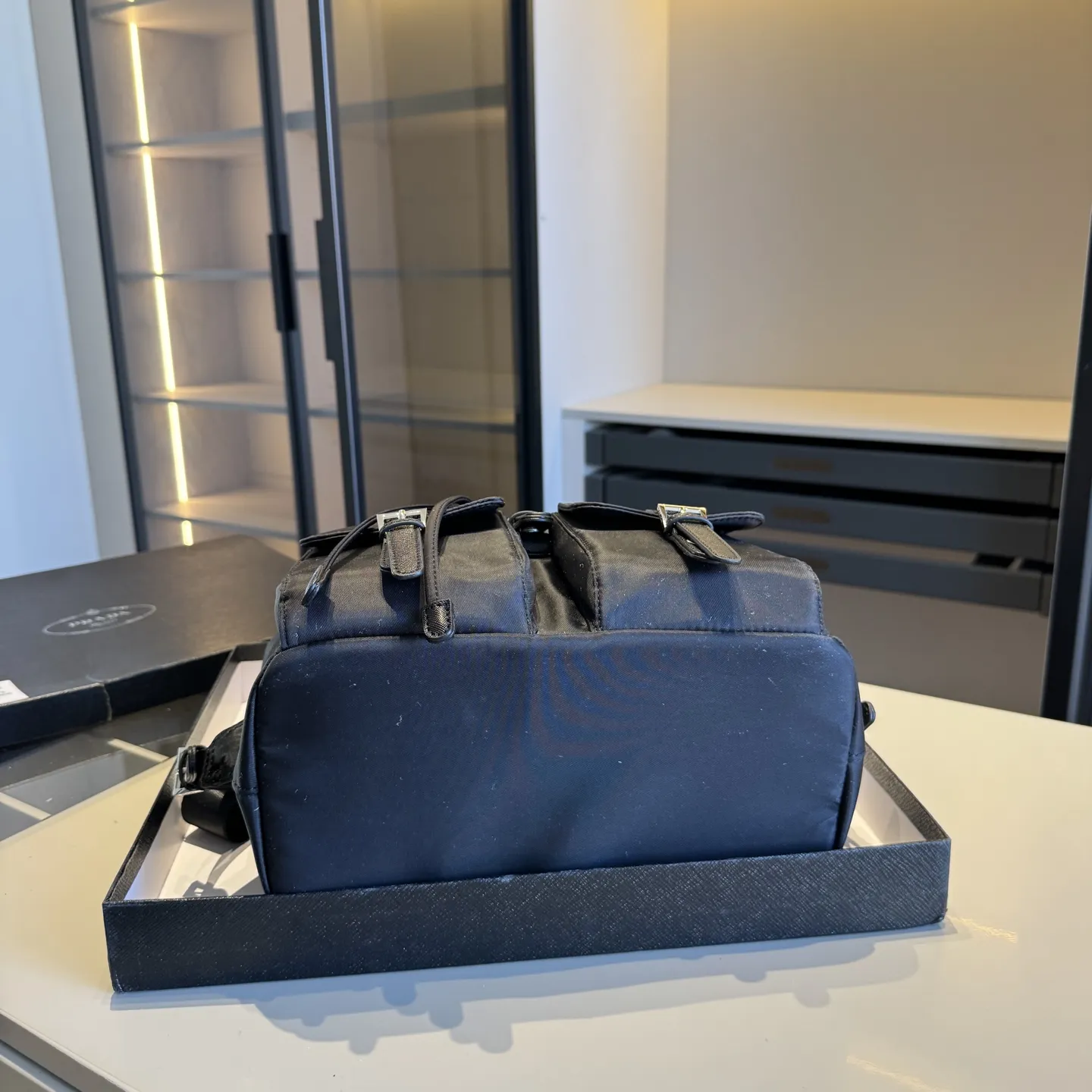 🅿️180✅新品推荐🔜 🔥升级版‼️配长肩带👍Prada普拉达专柜新款双肩包🎒男女通用‼️专柜同款哦👍超大容量~原版顶级五金!品质堪比正品!原版降落伞防水布配牛皮~面料外出轻便实用!旅游首选哦!🎁原版礼盒包装(size:30*33*15)