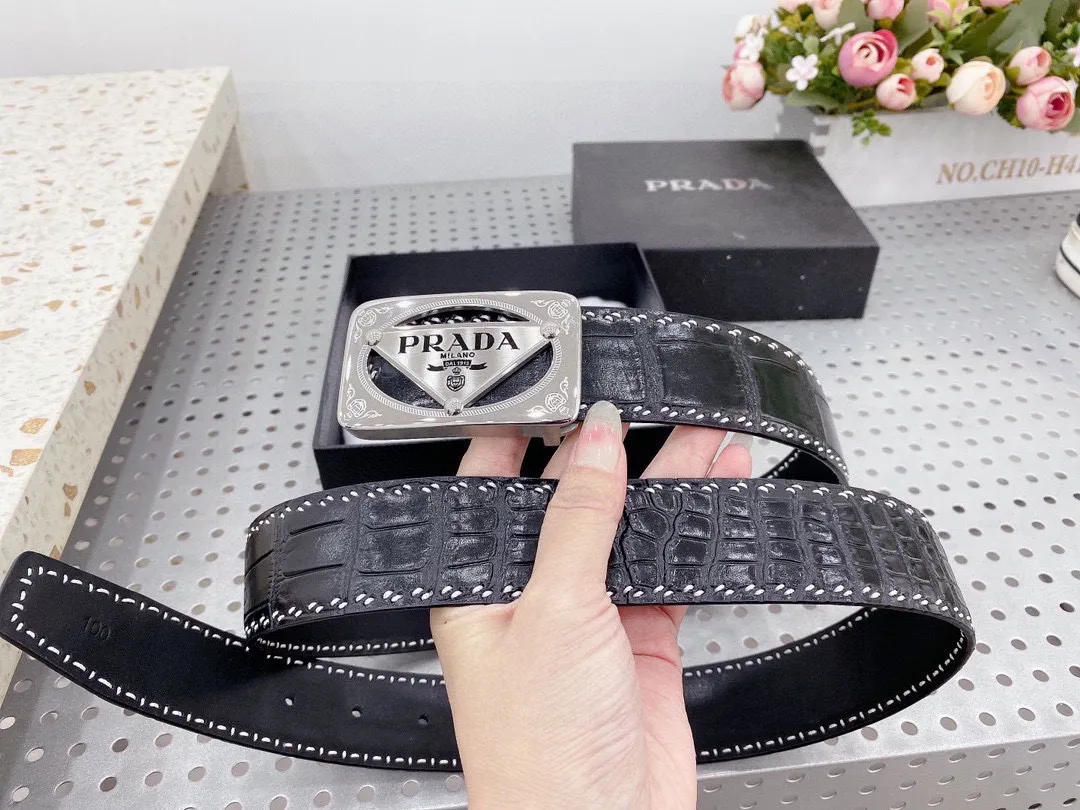 P220❤ 普拉达 进口原版皮❤❤鳄鱼🐊肚 双面可用[强]牛逼质量[呲牙]独一无二复制.搭配不同风格 精钢扣电镀 不褪色💎💎明星大咖追捧的典范😱带身宽度3.8厘米(附带原版包装)