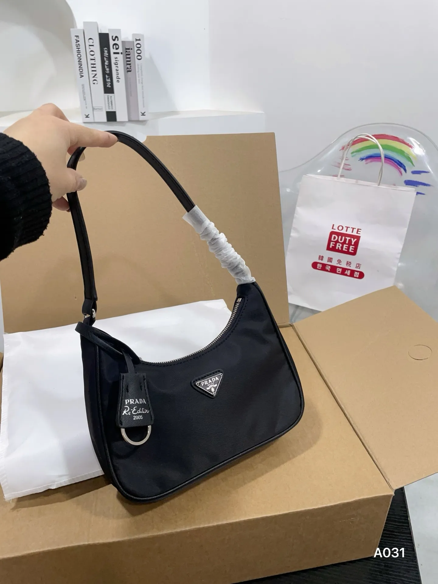 👑💰90配盒 普拉达Prada腋下包 复古优雅 满满的高级感 大小适中 容量感人031 休闲正装皆可轻松驾驭 尺寸22 12