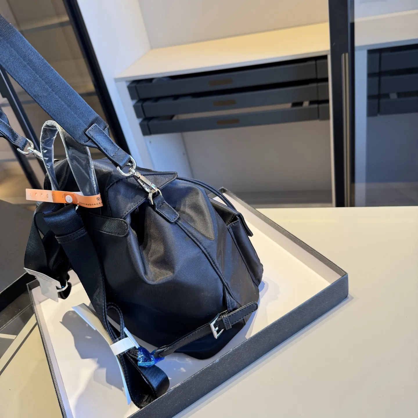 🅿️180✅新品推荐🔜 🔥升级版‼️配长肩带👍Prada普拉达专柜新款双肩包🎒男女通用‼️专柜同款哦👍超大容量~原版顶级五金!品质堪比正品!原版降落伞防水布配牛皮~面料外出轻便实用!旅游首选哦!🎁原版礼盒包装(size:30*33*15)