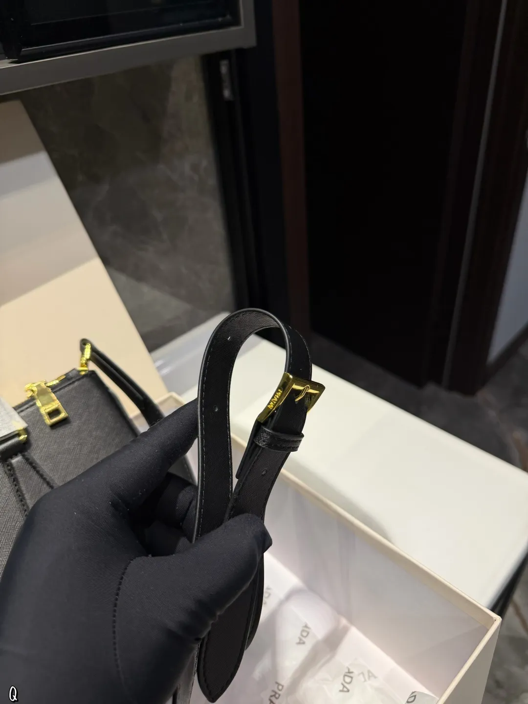 ❤️p205(礼盒包装)❤️ 普拉达杀手包仙气满满 小姐姐日常必入款魅力无限 释放你的时尚态度外形独特,有很多可爱的颜色可选,简直是不可错过的时尚单品不同于帆布包的柔软,背在身上主打一个肆意洒脱的感觉,超有质感,时尚达人超尺寸:28.20cm