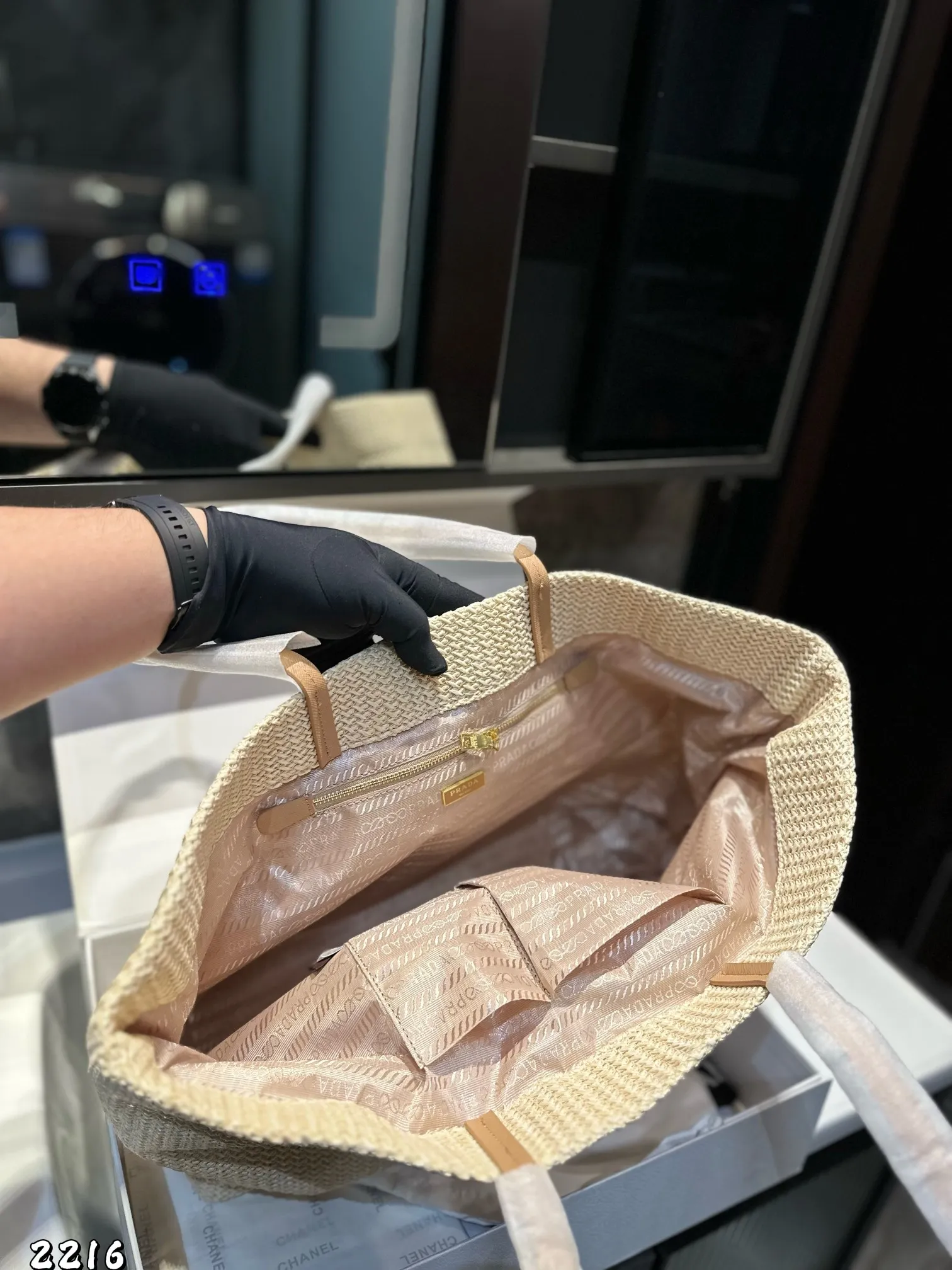 ❤️p135❤️ ✅新品推荐🔜高端货🔥Prada普拉达新款购物袋~托特包👍高端货!超大容量!各大明星追捧的爆款~棕榈叶和牛皮编织而成‼️采用最好的五金配件!经典logo!(size:39*29*16 上口49)