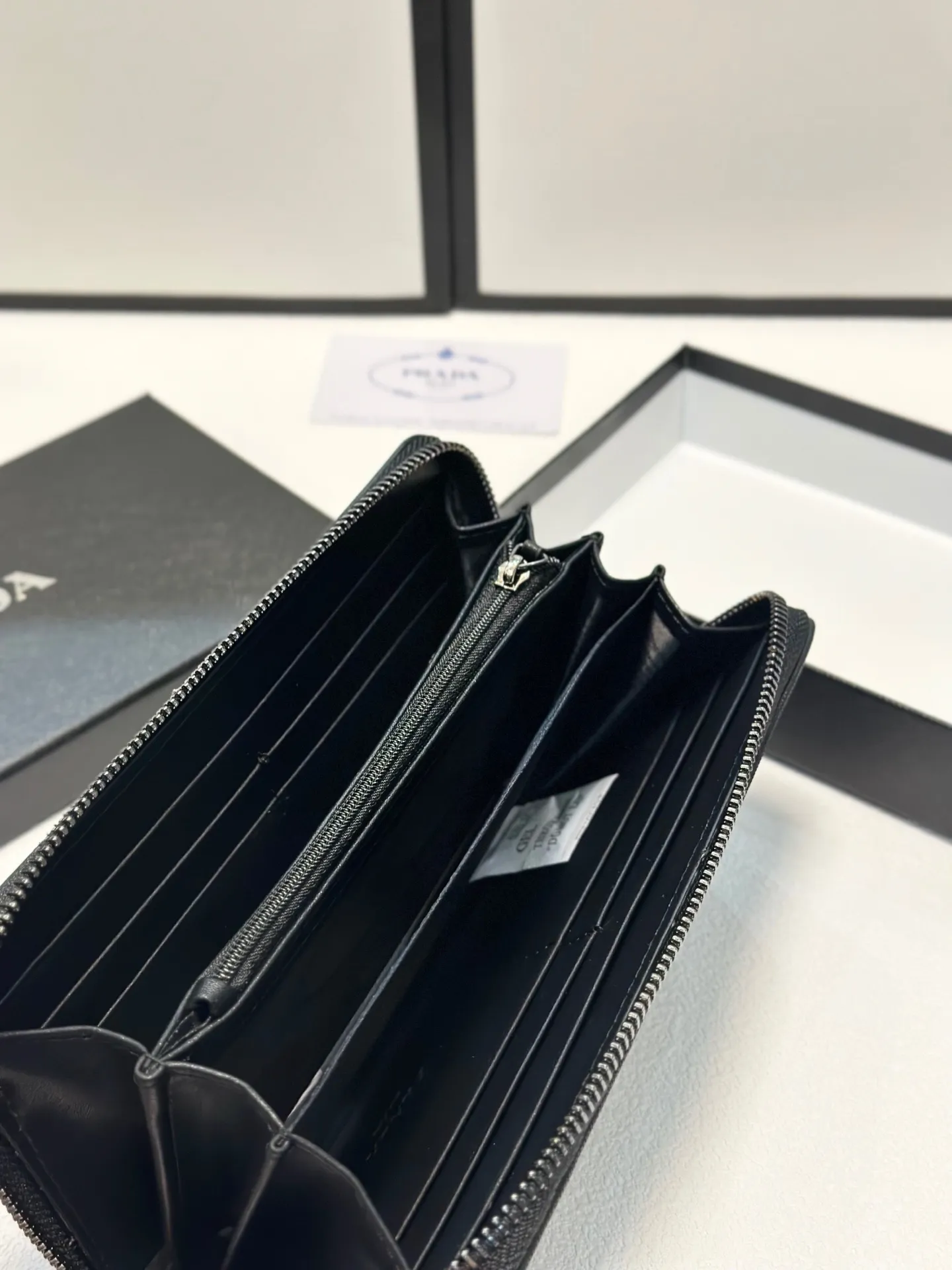 P100🎀🎀颜色 黑🎀尺寸 20x10🎀普拉达爆款十字纹牛皮😈💥原版十字纹牛皮🐂高端品质👍🏻精致车线做工💎值得拥有‼️