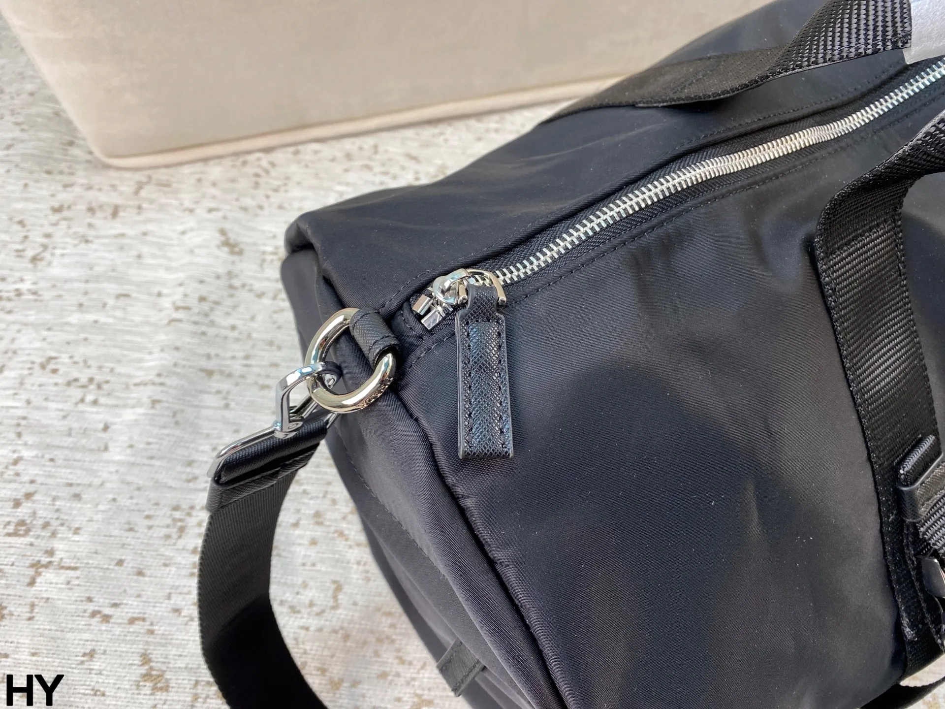 p165 无盒🎁 Prada旅行袋 男女同款 经典尼龙质地便携自重轻 去健身或者旅行都非常适用!尺寸:底50*宽24*高24