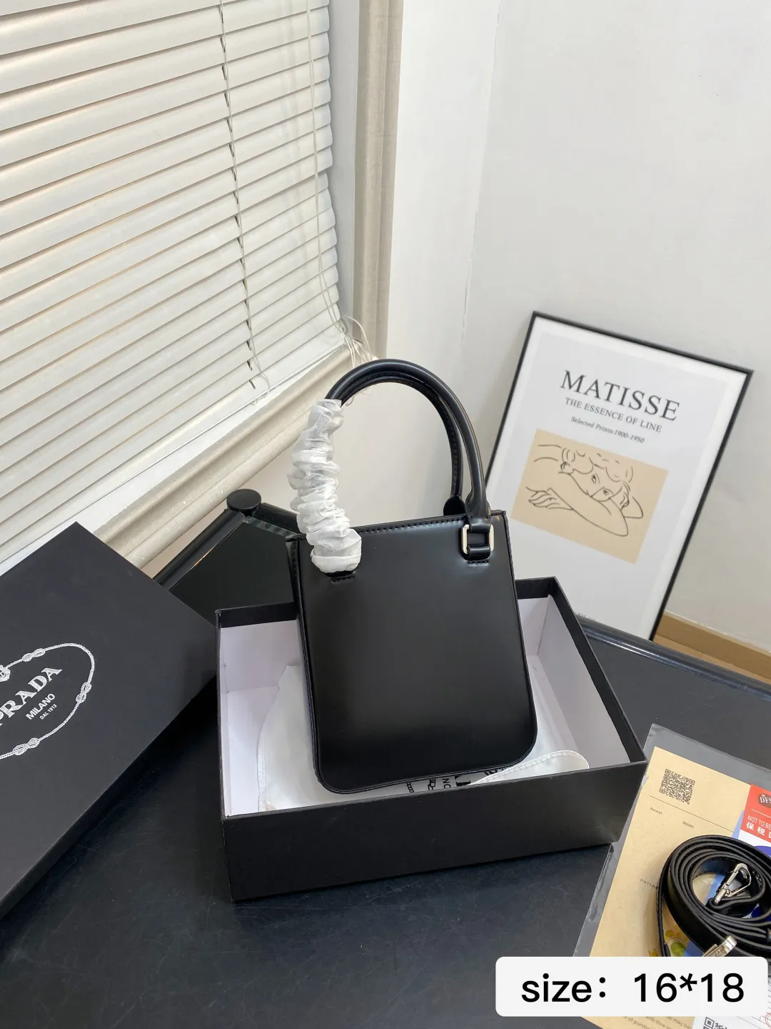 🅿️💰105 配礼盒 尺寸16*18 普拉达 Prada 手提 男女百搭神器 正式休闲皆可 日常通勤无压力 7688