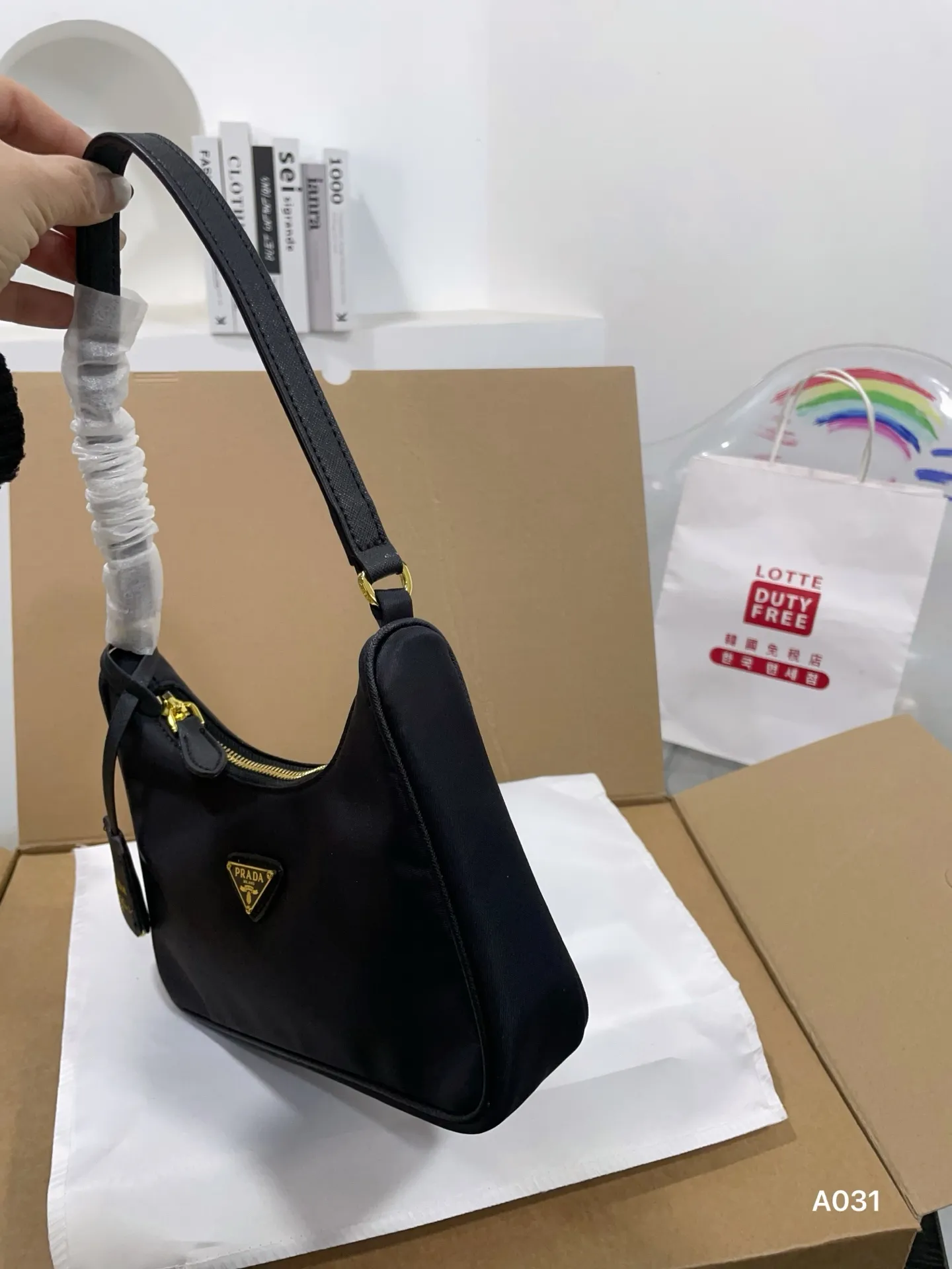 👑💰90配盒 普拉达Prada腋下包 复古优雅 满满的高级感 大小适中 容量感人031 休闲正装皆可轻松驾驭 尺寸22 12