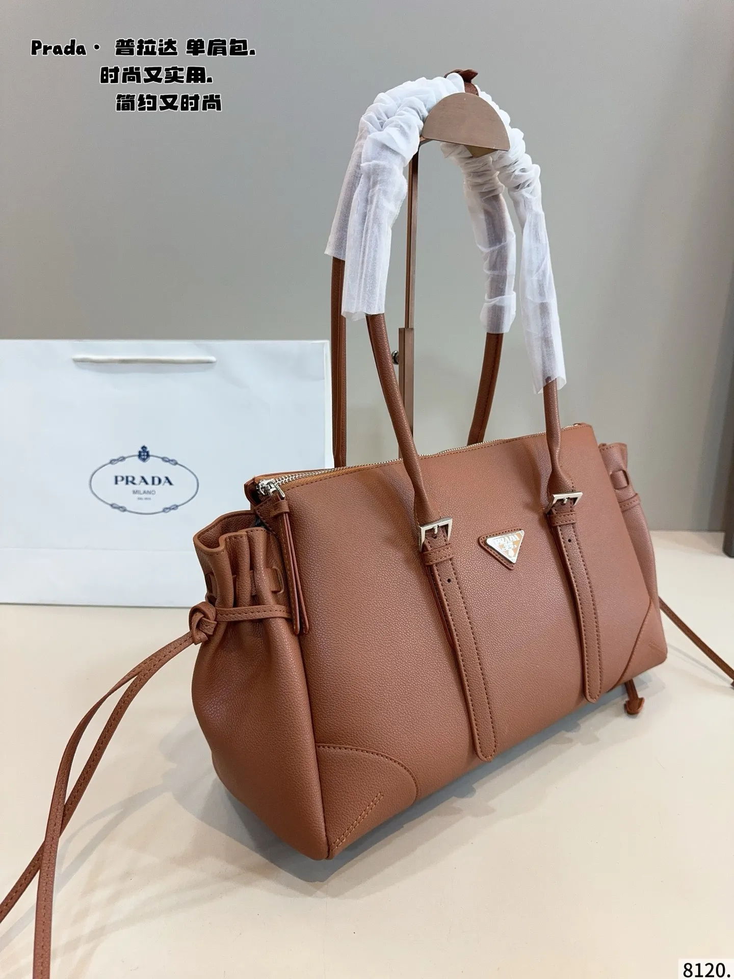 p180 普拉达PRADA 新款 中古腋下包. 质感很高级 容量超级大也很耐用 日常出街背它回头率百分百 就是这种随性慵懒感尺寸:38*13*23cm