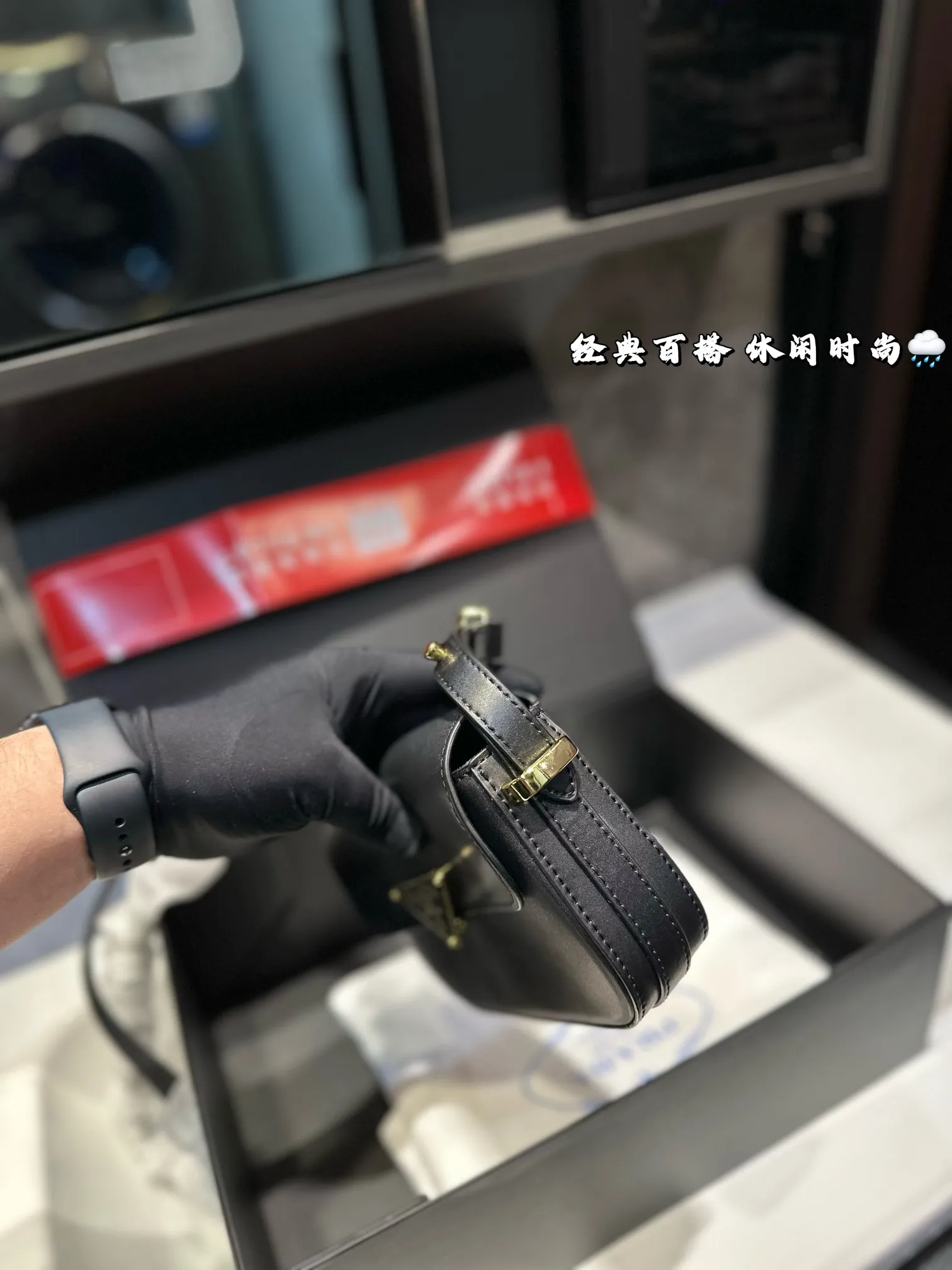 ❤️P135（礼盒包装）❤️ 普拉达腋下包 颜色彰显时尚风格 适合旅游 日常 容貌吸引 集美们必入 尺寸：21.12