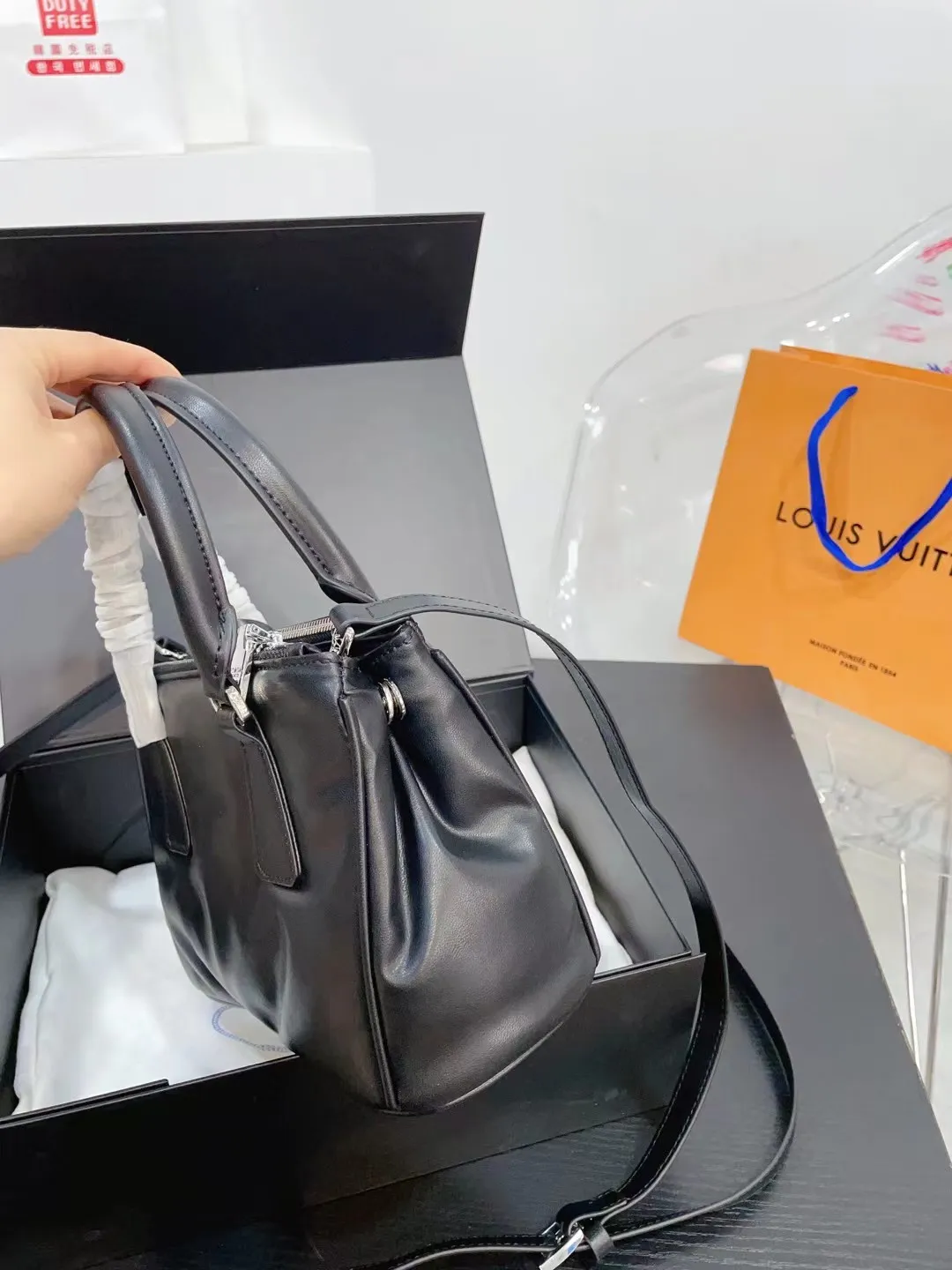 👑💰p175折叠盒 普拉达杀手 皮质材质耐造耐磨 设计简约 包身轻便 日常造不心疼万年长青款 上身酷!时髦! 尺寸:21.9.15