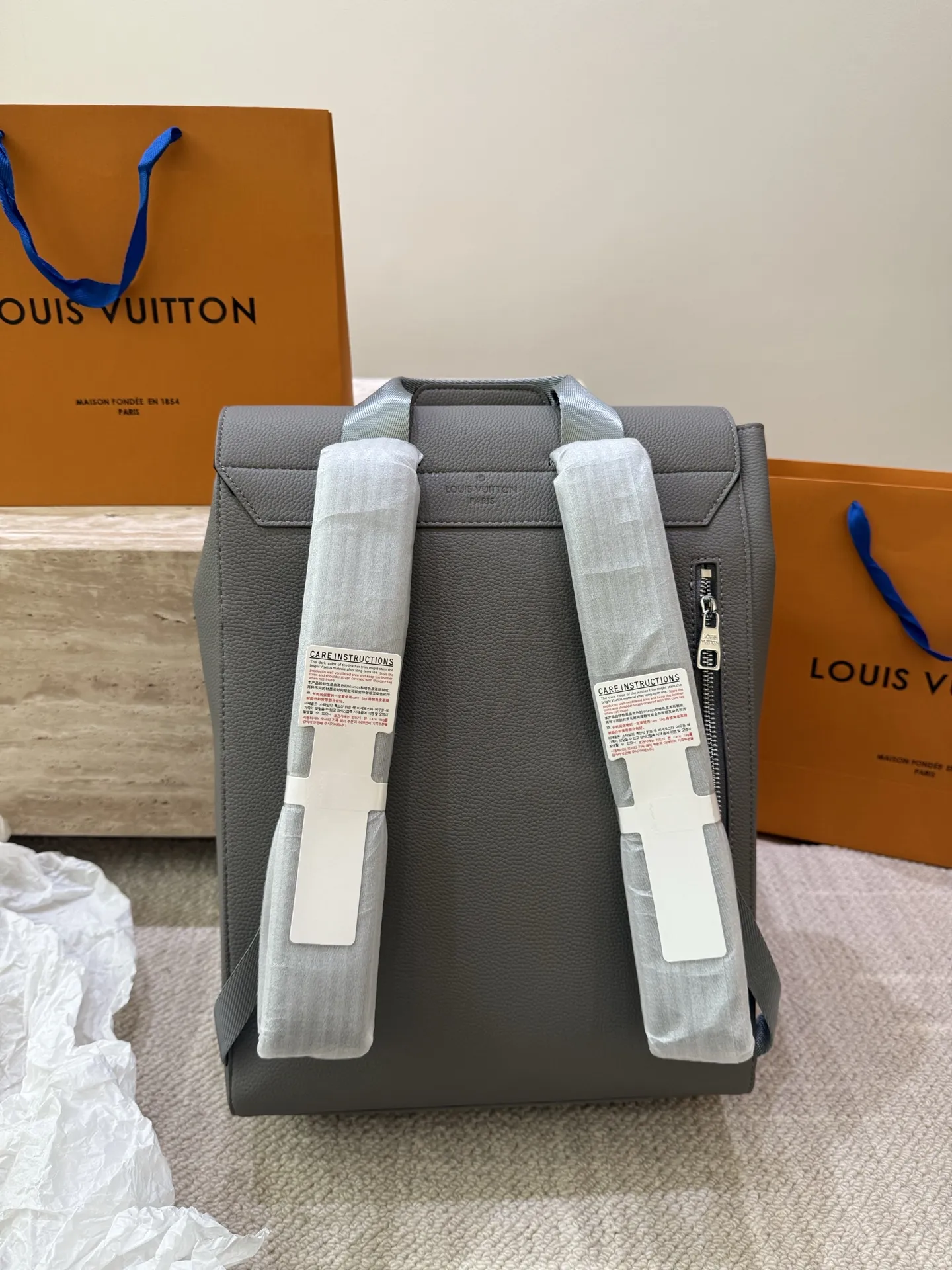 P160 高顔値双肩包/ LV Discovery 百搭通勤经典牛皮双肩包 LV最好看的双 肩包出差旅行必备 休闲商务都可驾驭 容量超大超能装 大热门款个人认为这是一款最合适男士的包包 超级酷 COOL 尺寸 30 40cm