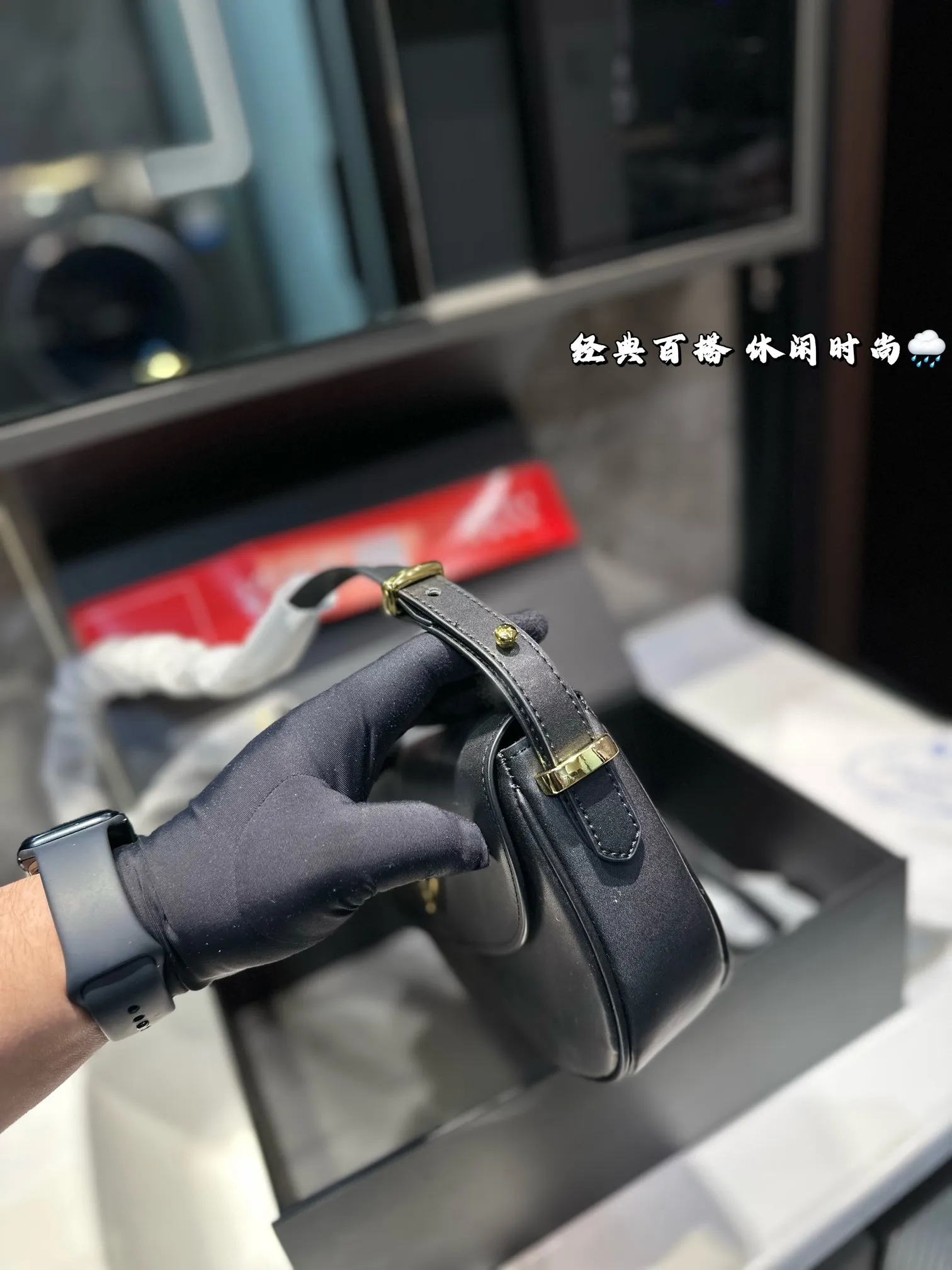 ❤️P135(礼盒包装)❤️ 普拉达腋下包 颜色彰显时尚风格 适合旅游 日常 容貌吸引 集美们必入 尺寸:20.16