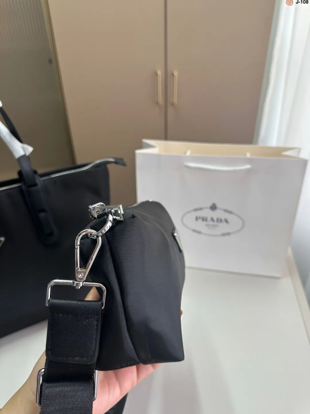 💰p135 J-108尺寸33×21 普拉达购物袋 二合一 可盐可甜极致美感 时尚百搭上身可爱且魅力
